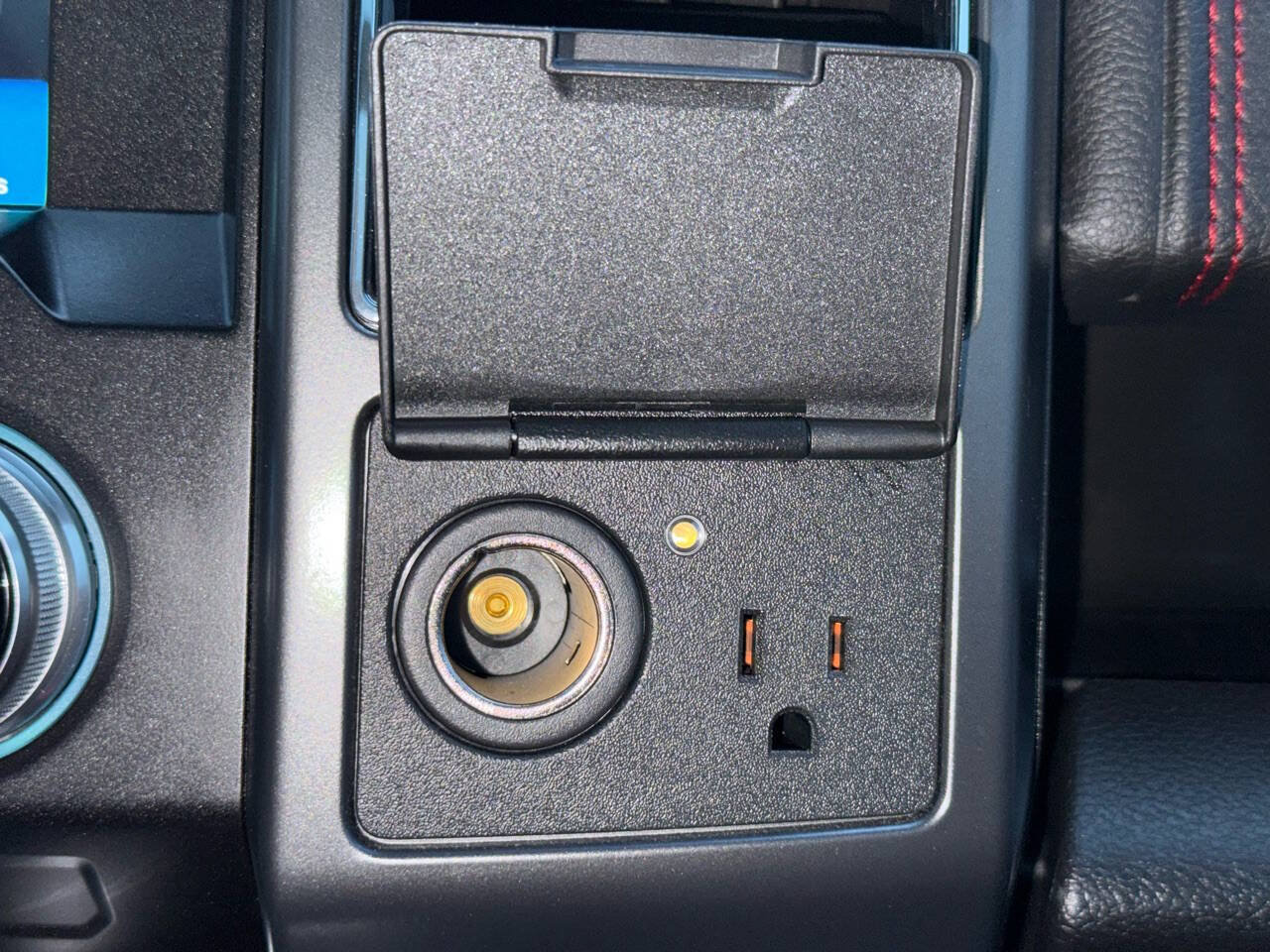 Used 2018 Ford F150 Lariat w/ Equipment Group 502A Luxury AWD/4WD image 16