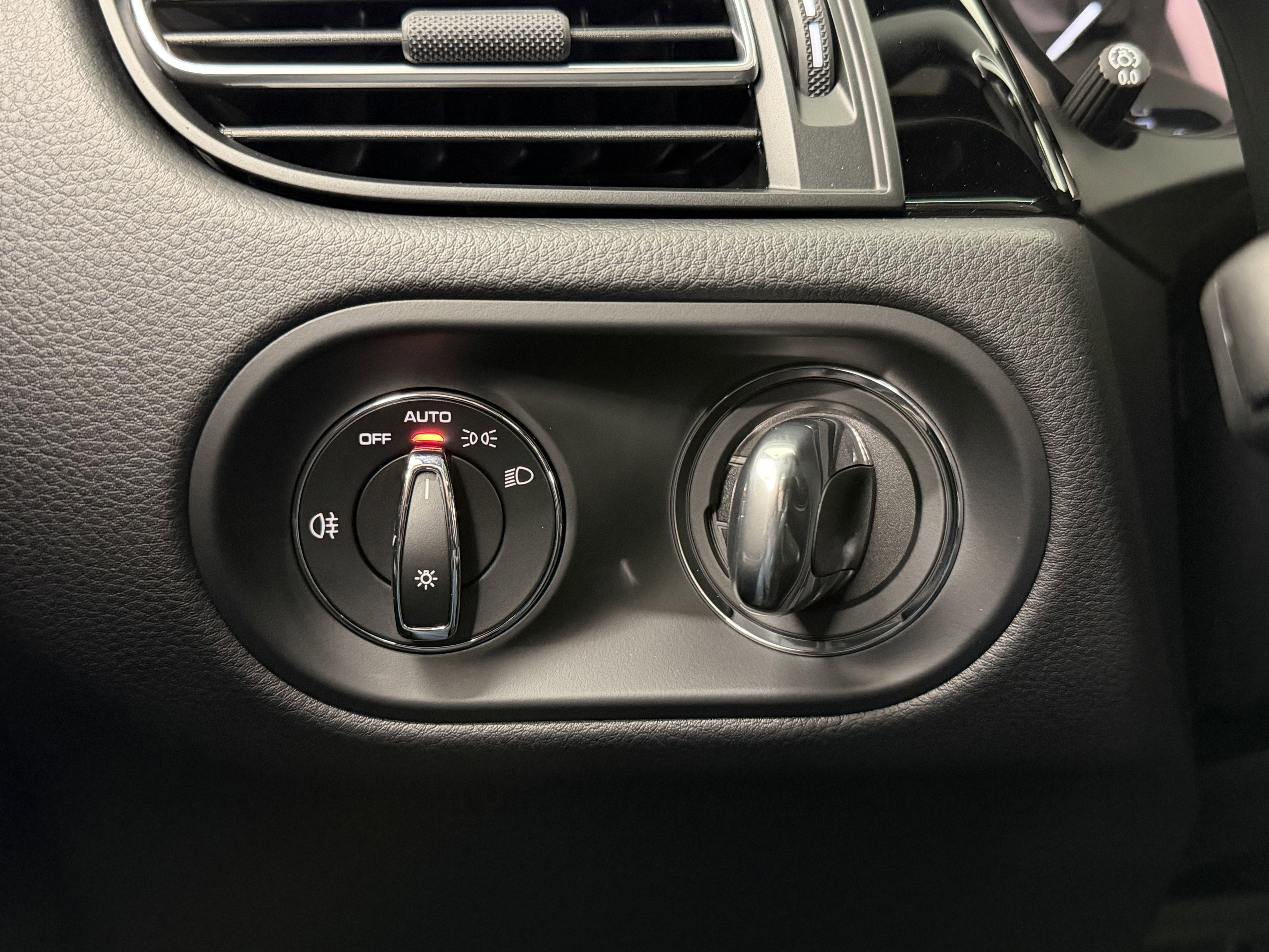 New 2026 Porsche Macan image 48