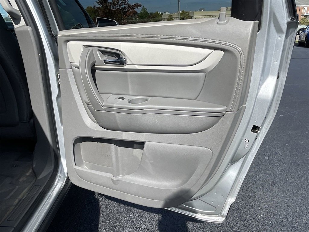 Used 2017 Chevrolet Traverse LT image 22