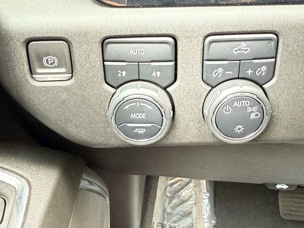 Used 2024 Chevrolet Silverado 1500 LT image 21