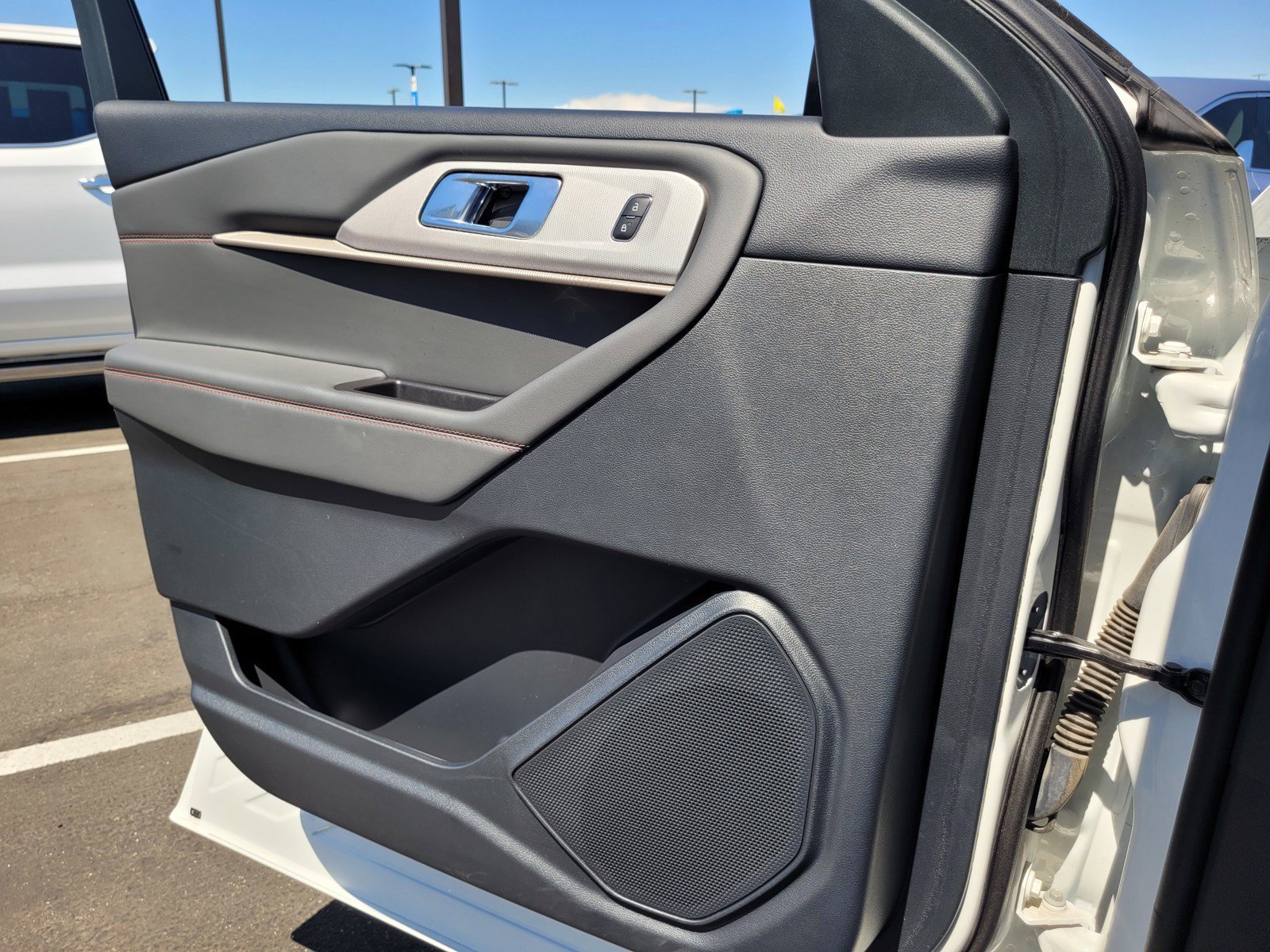 Used 2025 Ford Explorer Active RWD image 26