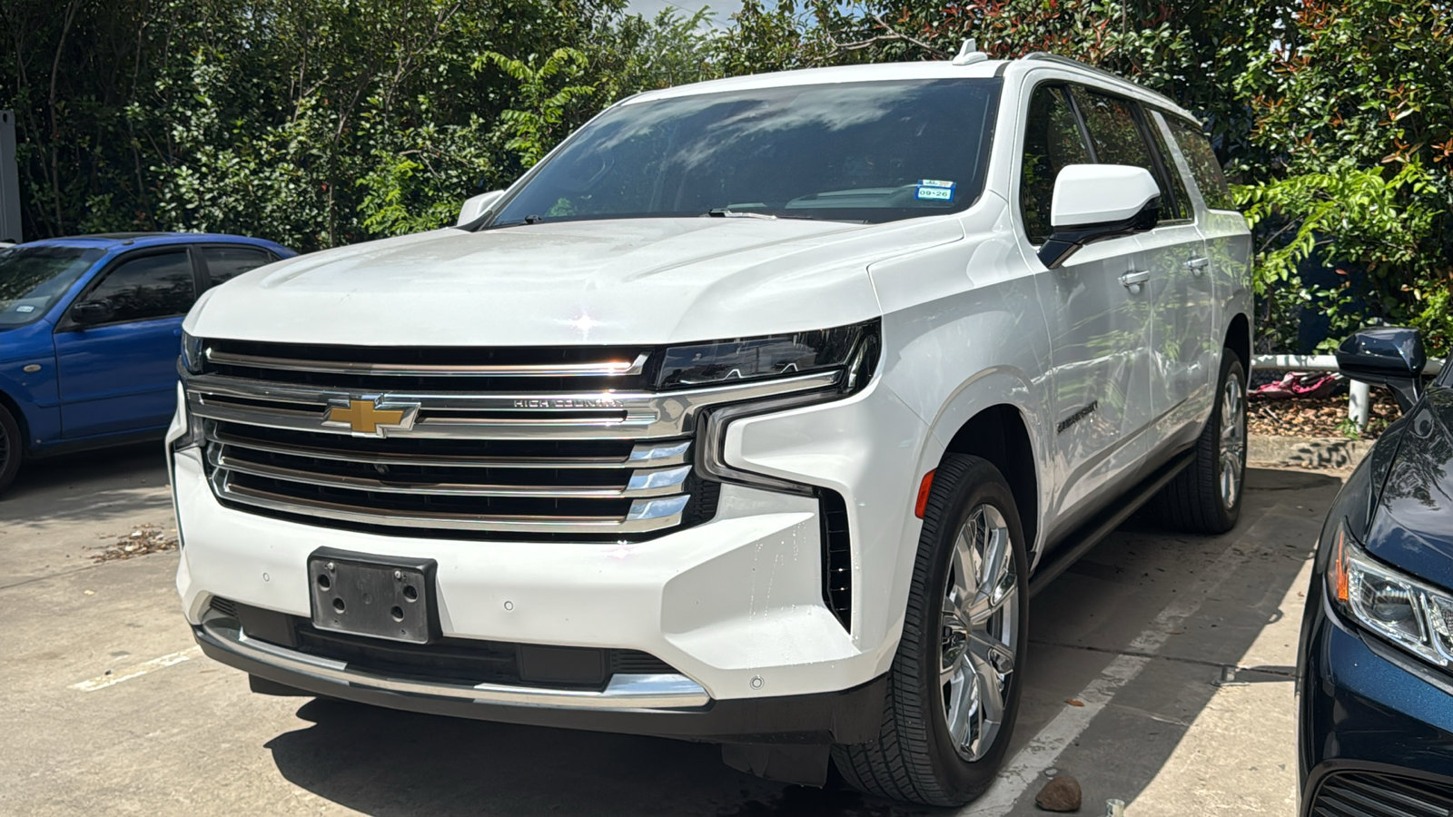 Used 2023 Chevrolet Suburban High Country AWD/4WD image 3
