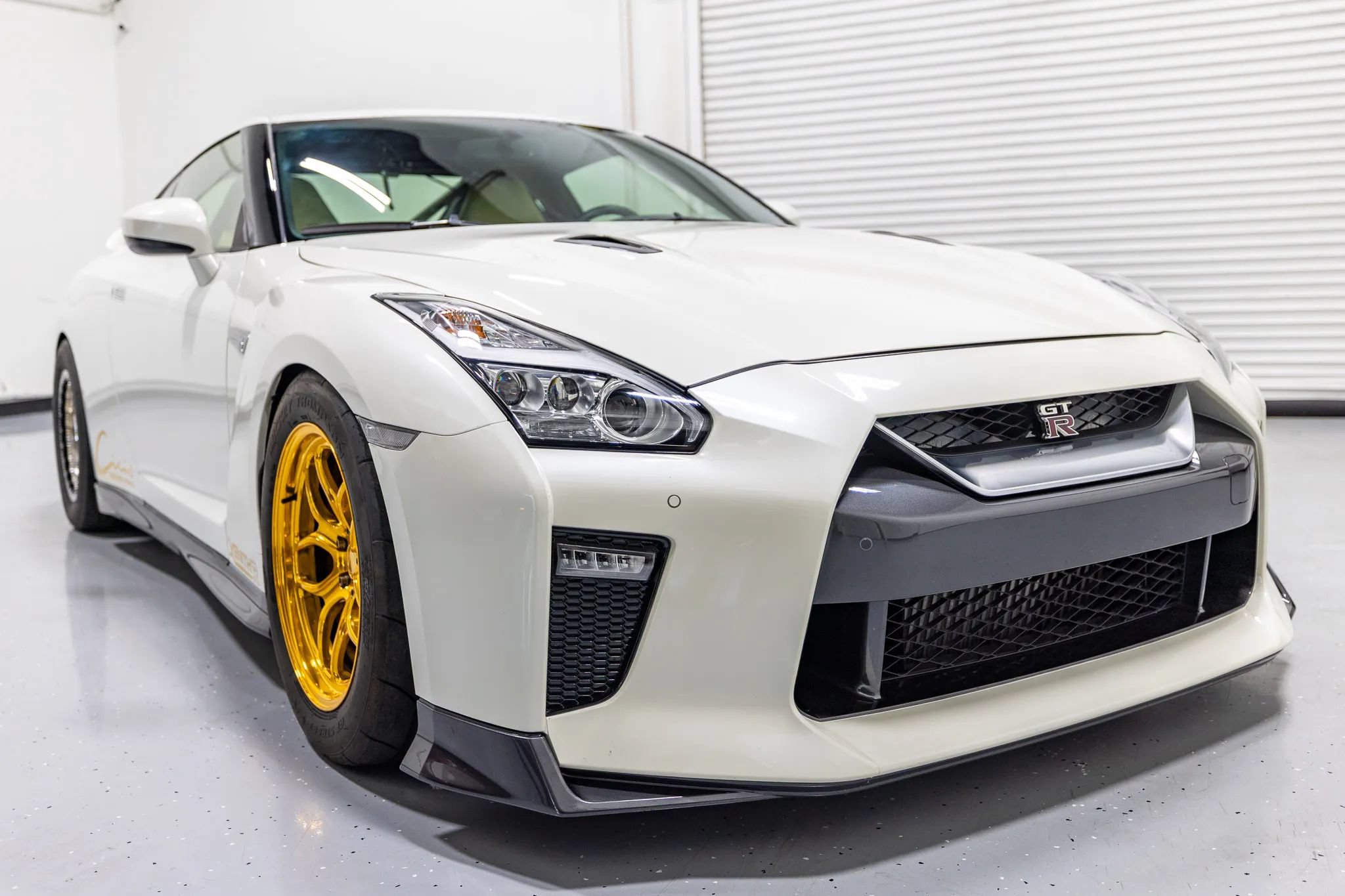 Used 2017 Nissan GT-R Premium w/ Premium Interior Package AWD/4WD image 36