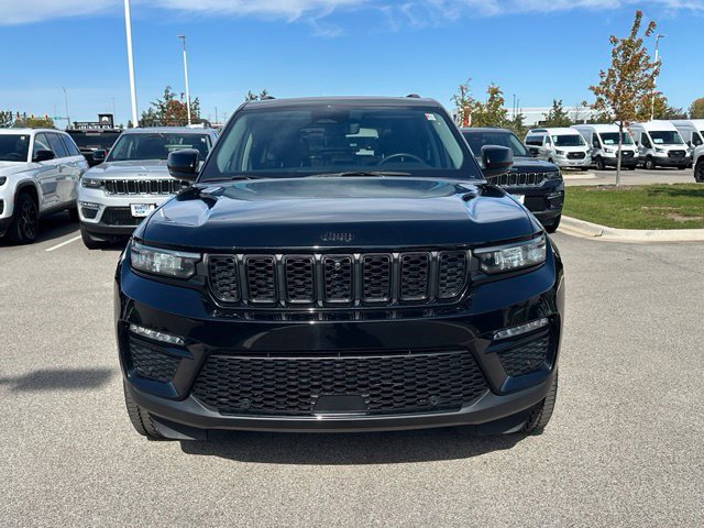 Used 2023 Jeep Grand Cherokee Limited w/ Luxury Tech Group II AWD/4WD image 3