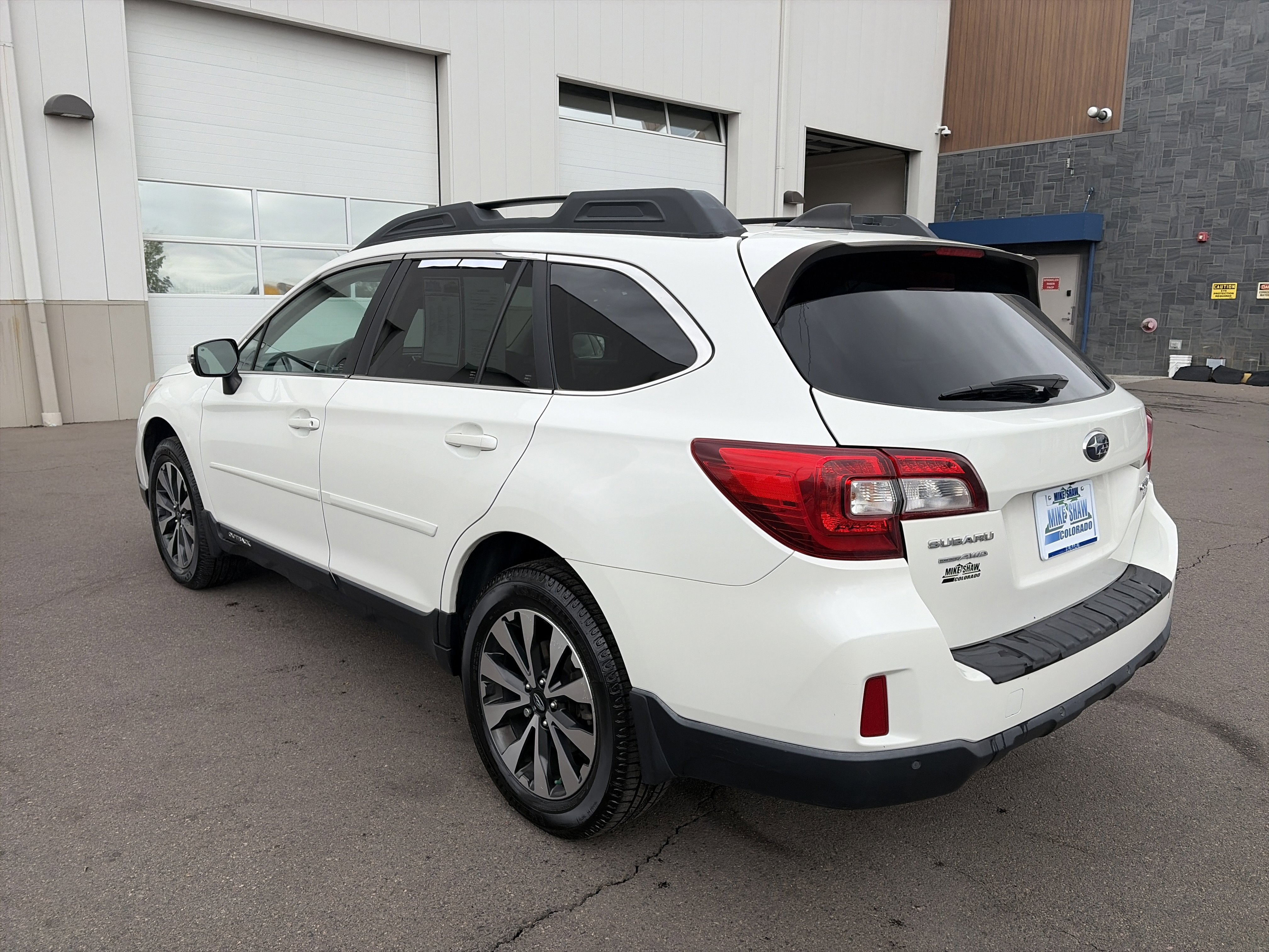 Used 2017 Subaru Outback 2.5i Limited AWD/4WD image 7