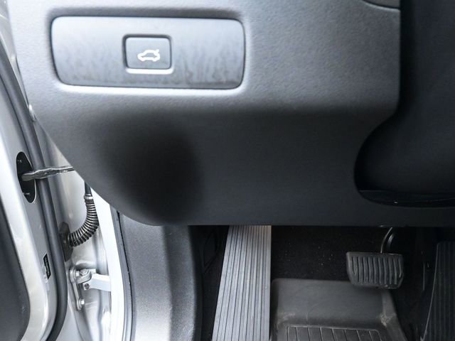 Used 2023 Volvo XC60 B5 Plus w/ Climate Package image 16