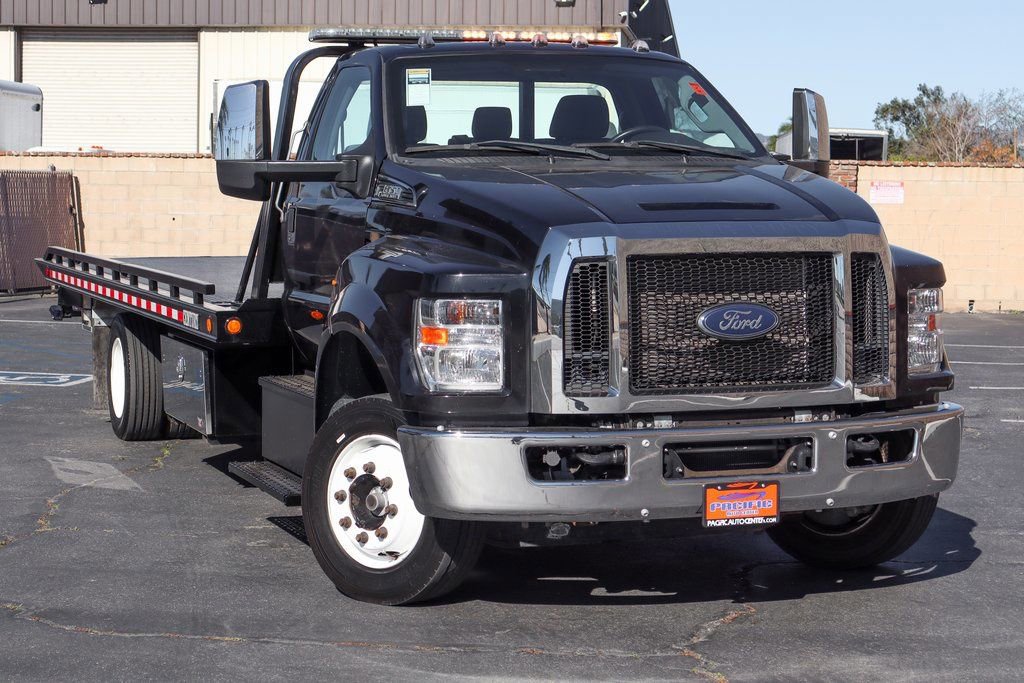 Used 2023 Ford F650 2WD Regular Cab Super Duty image 2