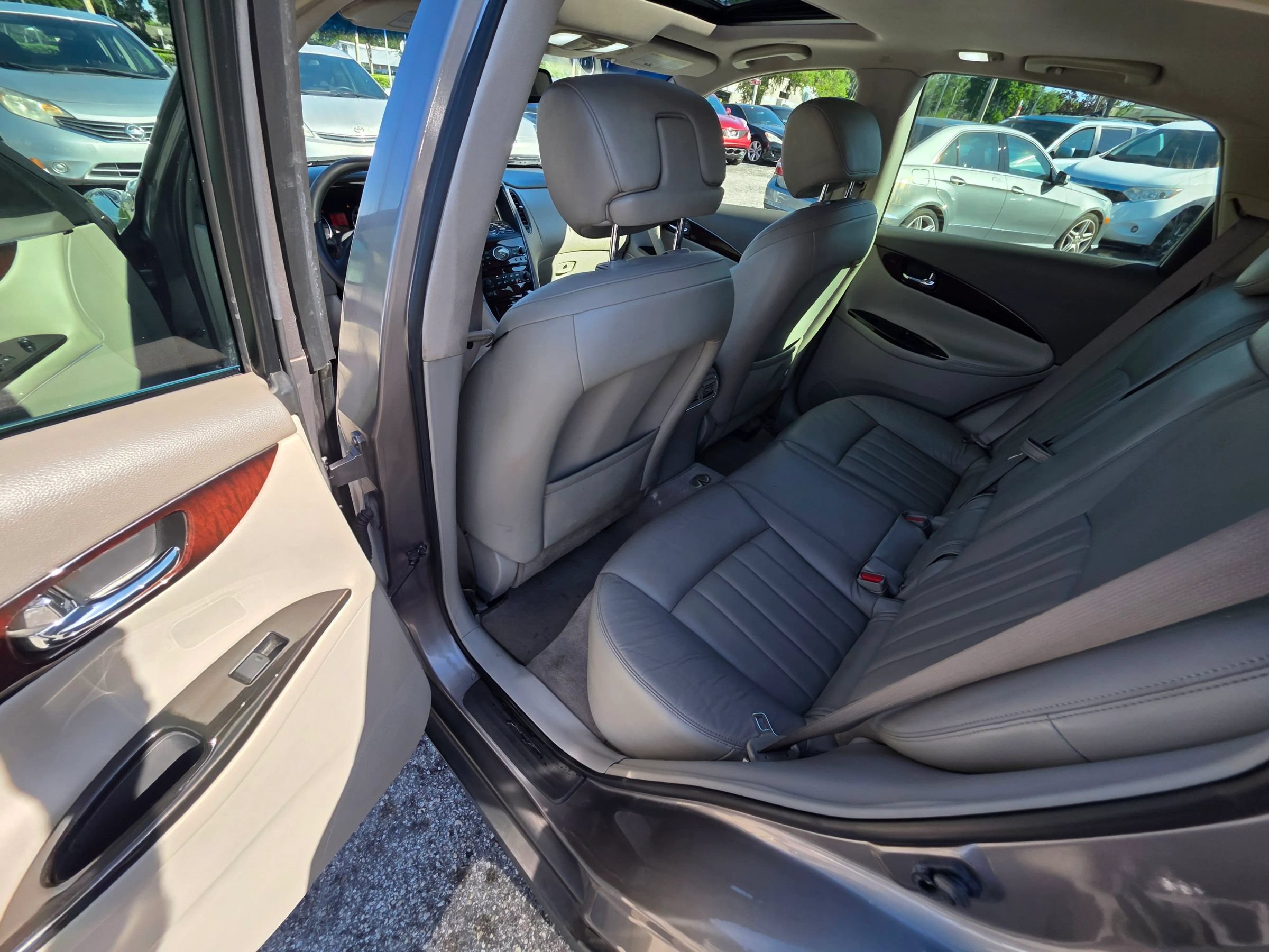 Used 2010 INFINITI EX35 Journey RWD image 13