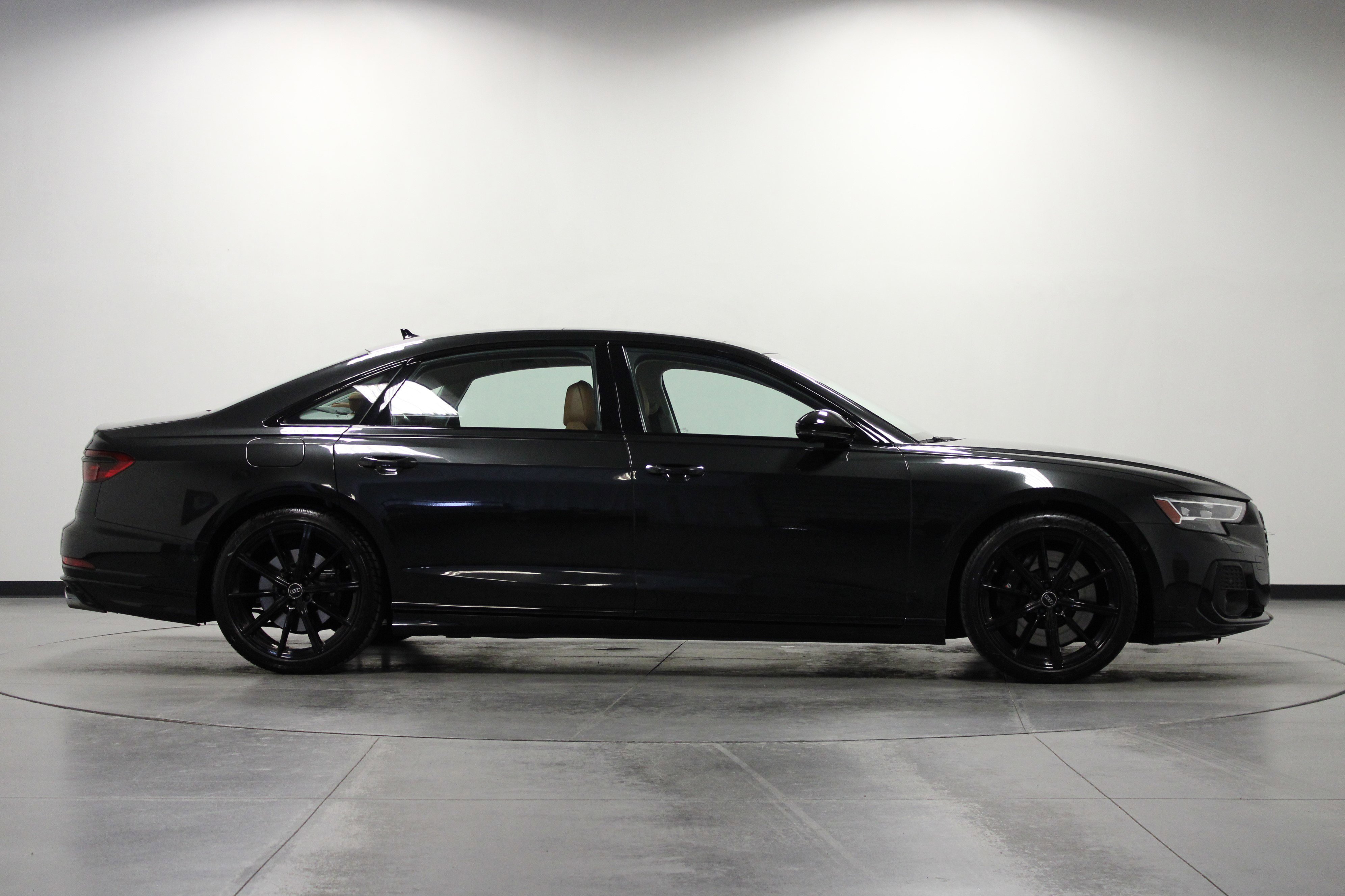 Used 2023 Audi S8 image 3