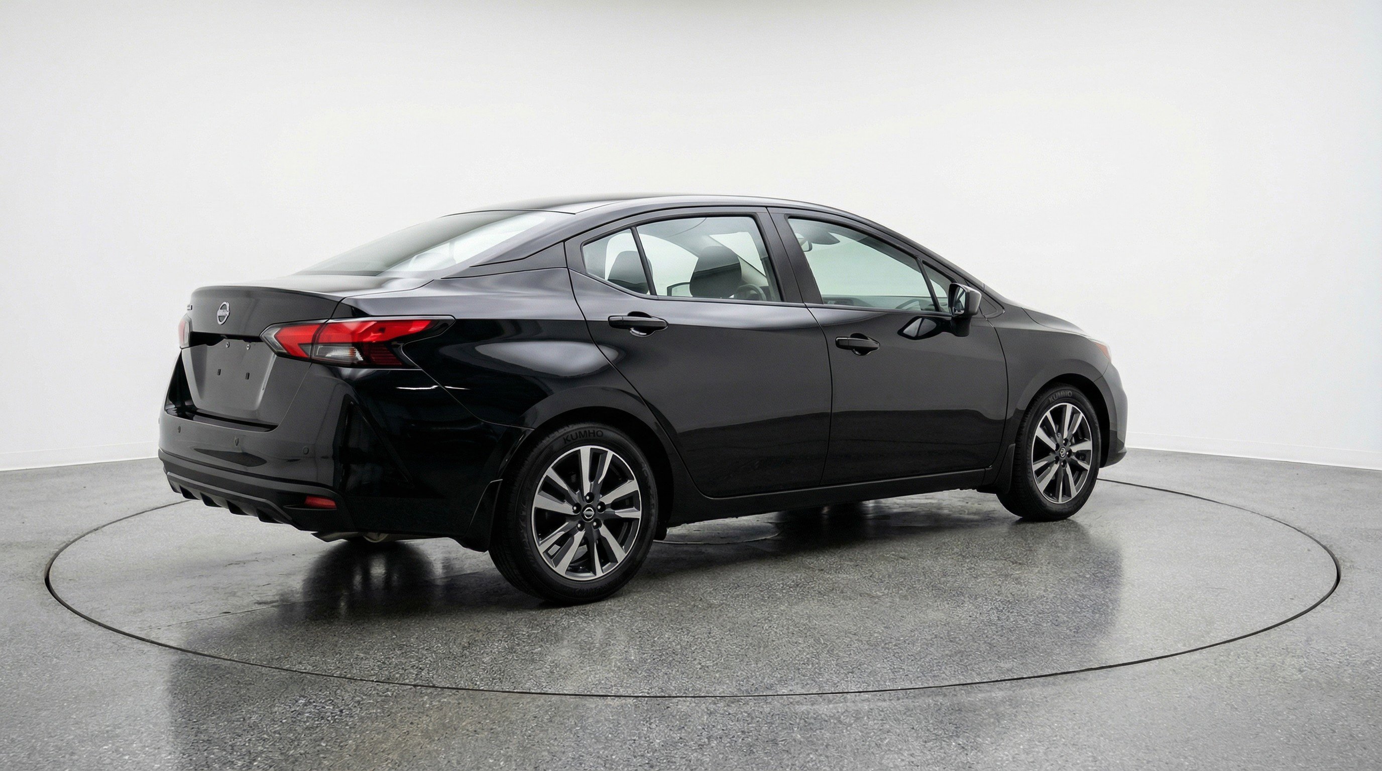 Used 2025 Nissan Versa SV image 9