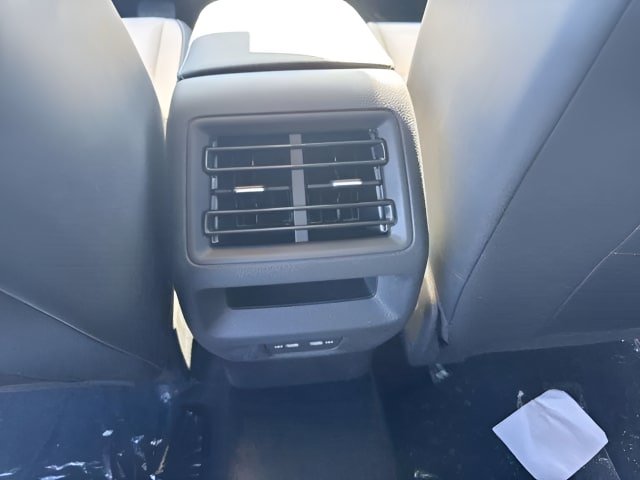 Certified 2025 Volkswagen Tiguan SE AWD/4WD image 8