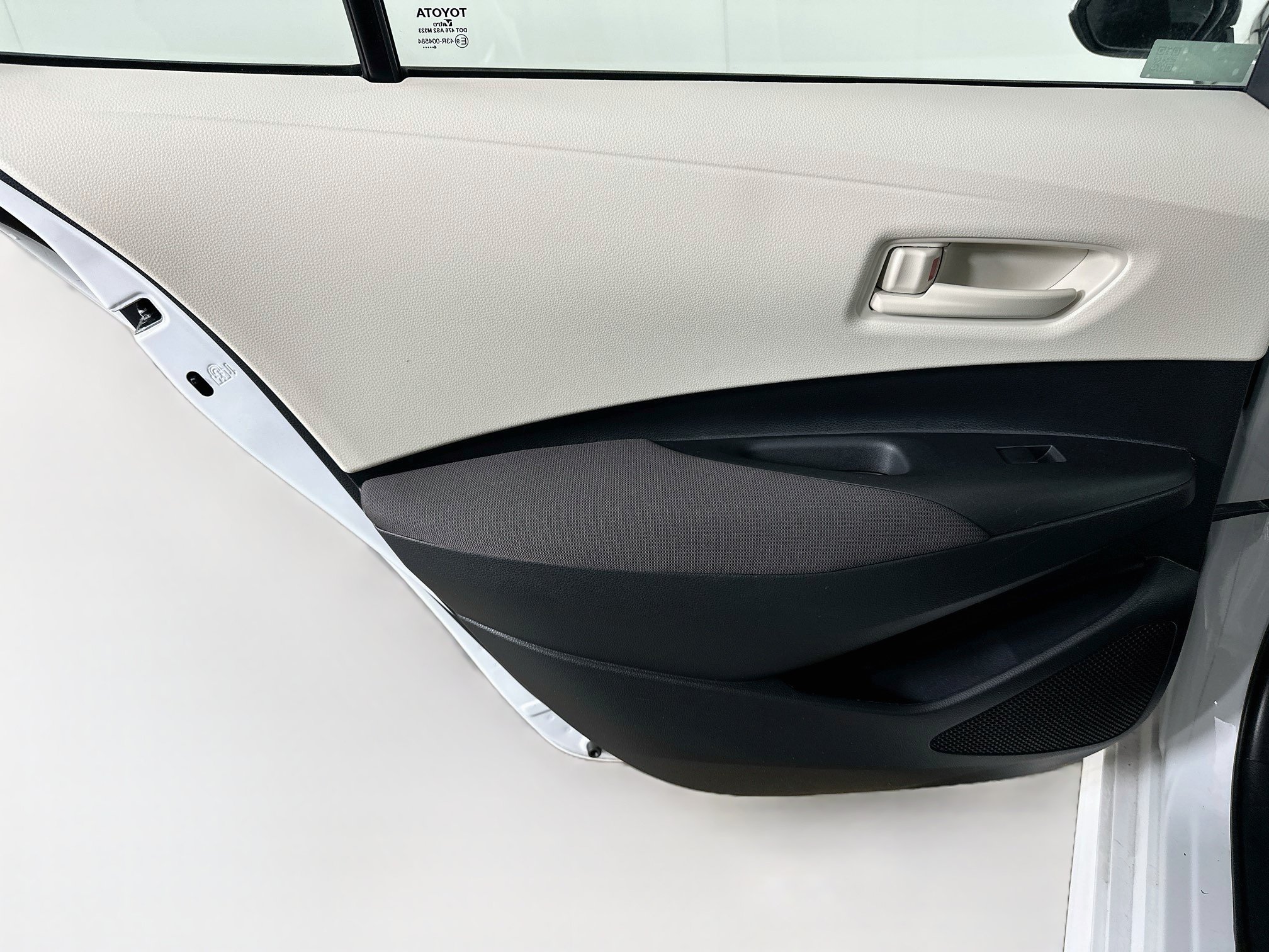Used 2024 Toyota Corolla LE FWD image 25