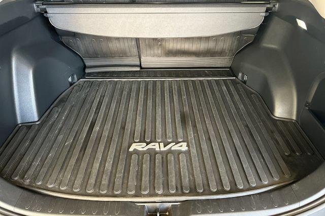 Used 2025 Toyota RAV4 XLE w/ Convenience Package AWD/4WD image 17