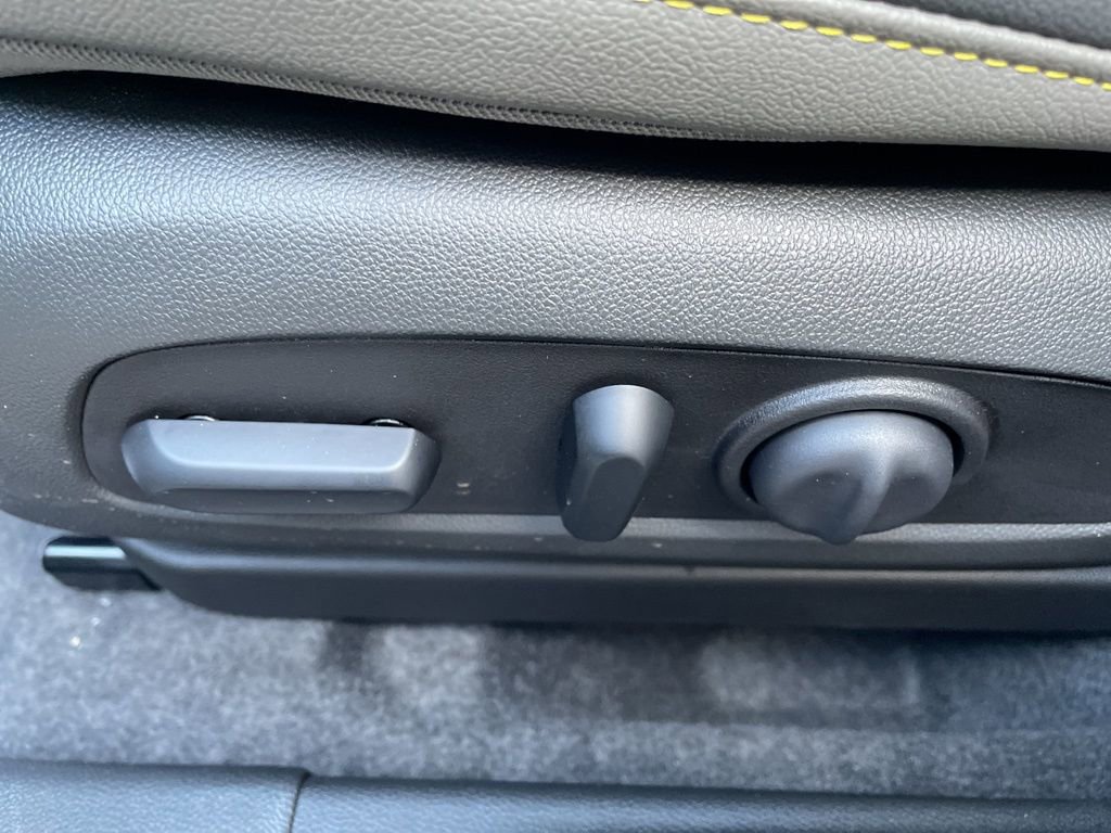 New 2026 Chevrolet Trax ACTIV w/ Sunroof Package image 17