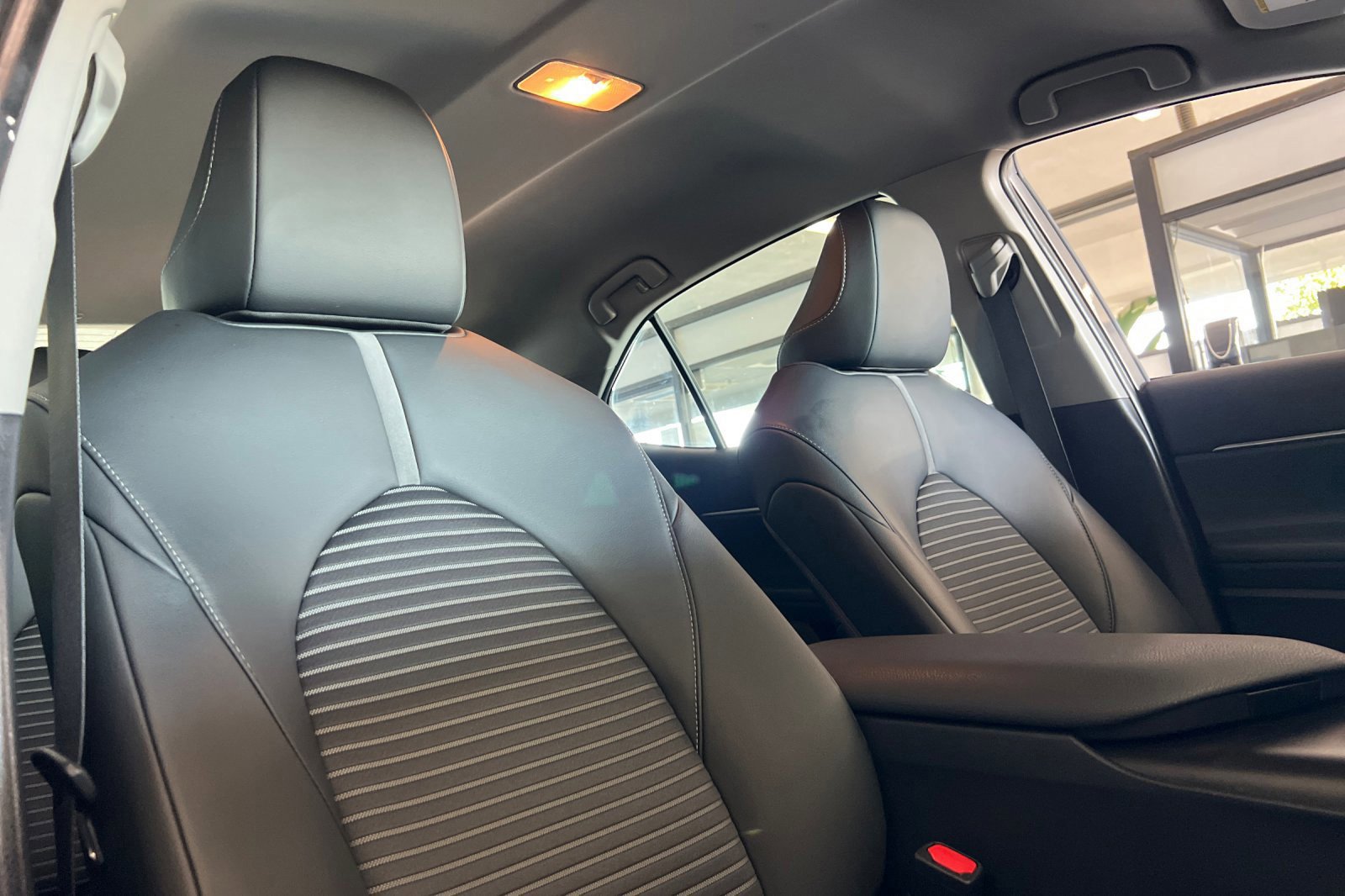 Used 2024 Toyota Camry SE image 16