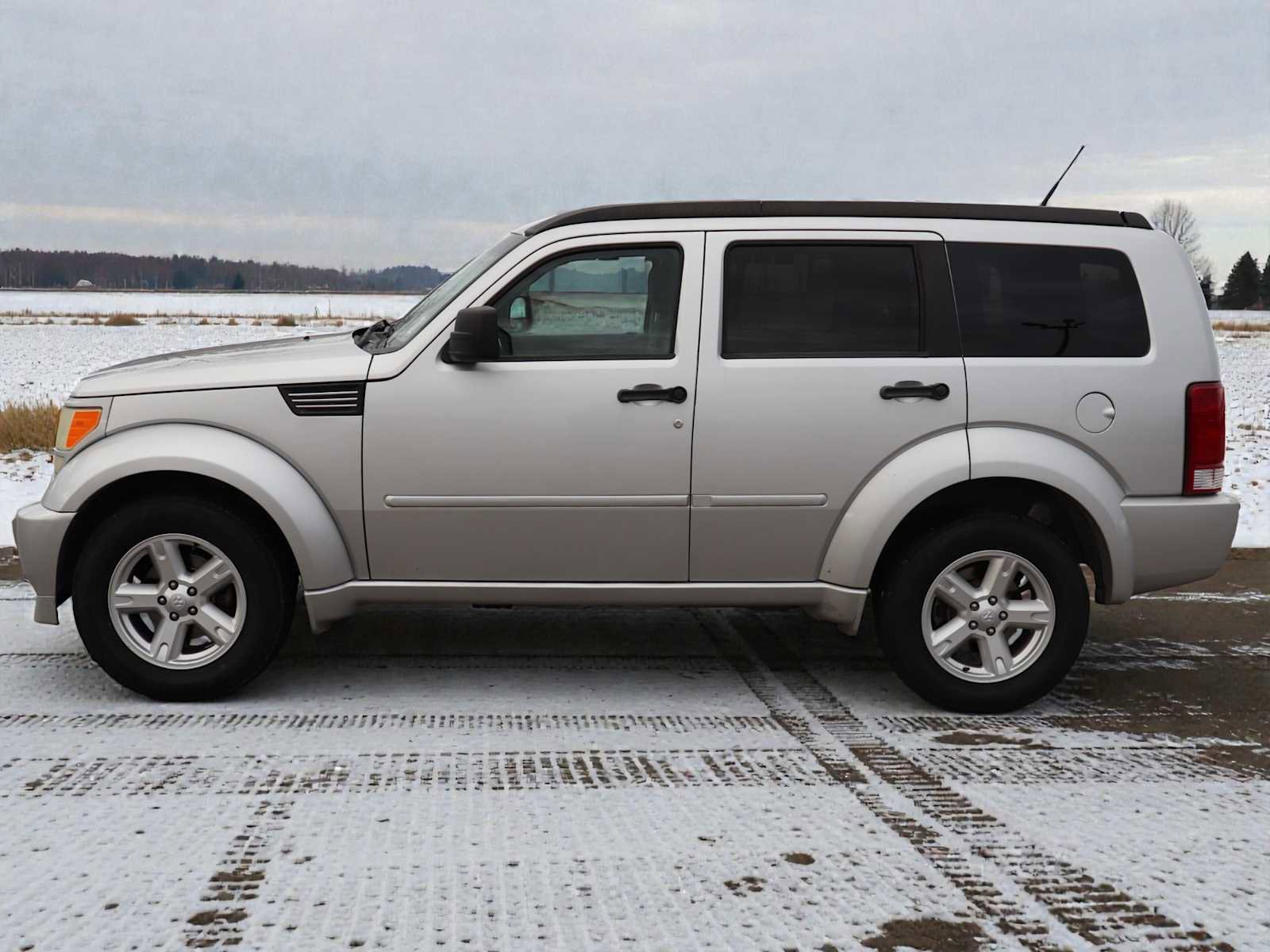 Used 2011 Dodge Nitro SXT image 3