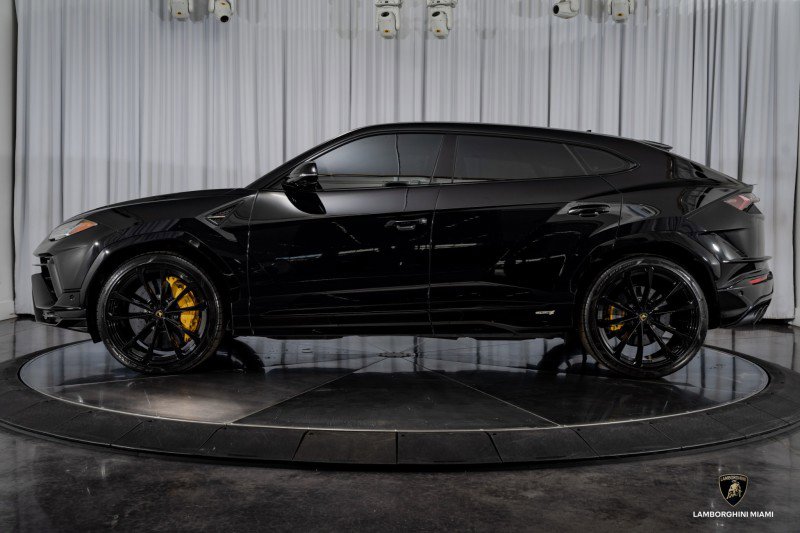 Used 2024 Lamborghini Urus S image 11