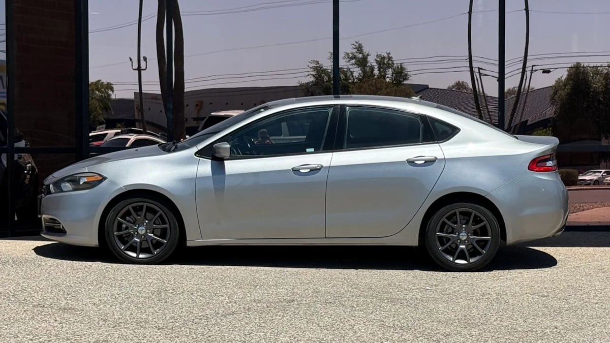 Used 2016 Dodge Dart SXT w/ Sun/Sound Group FWD image 4