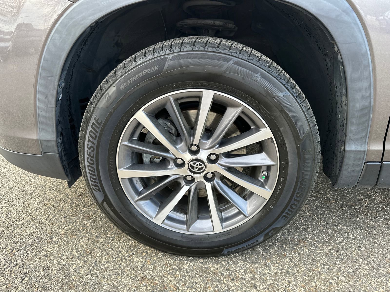 Used 2019 Toyota Highlander XLE image 9