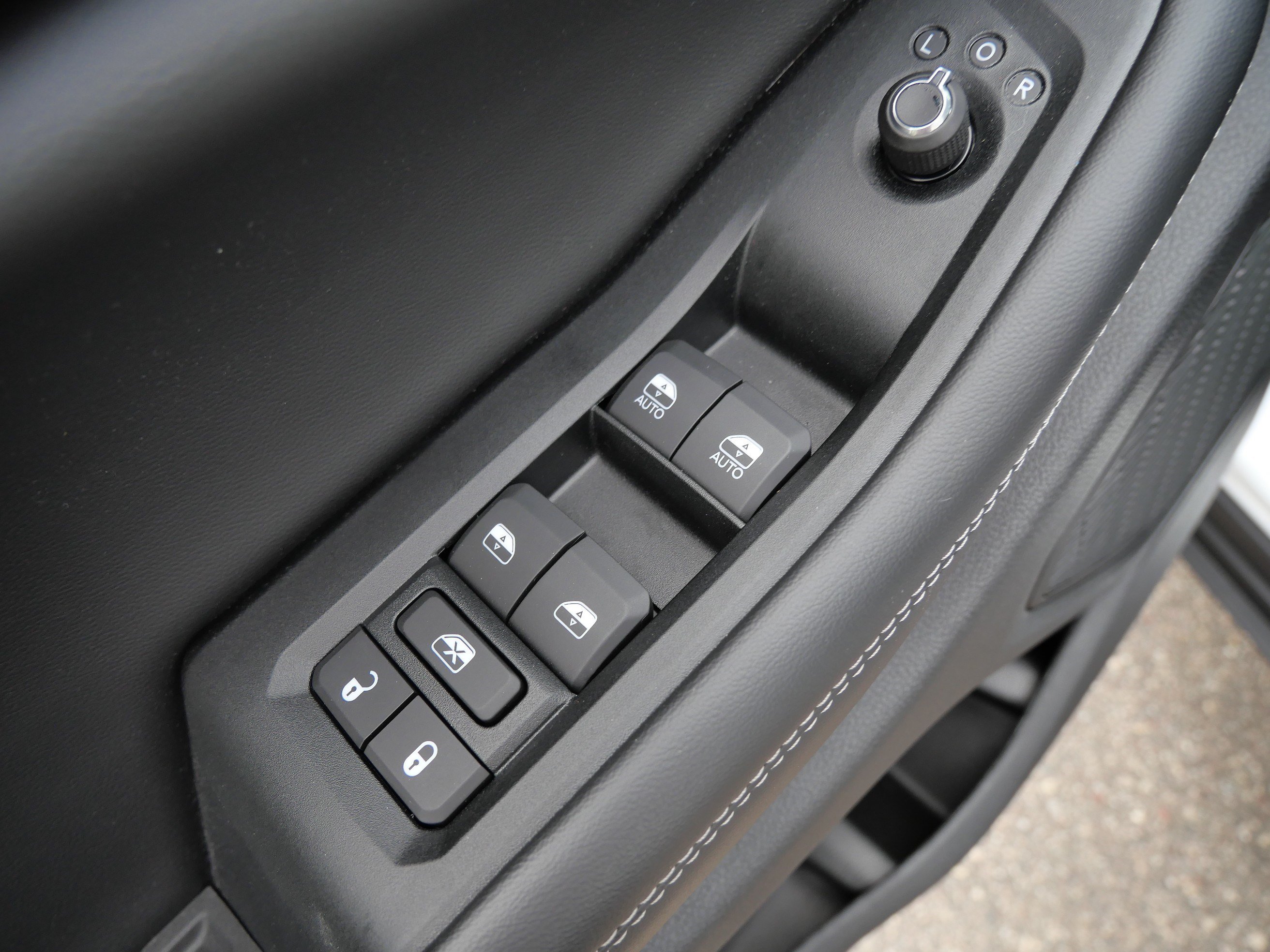 Used 2025 Jeep Grand Cherokee Limited AWD/4WD image 19