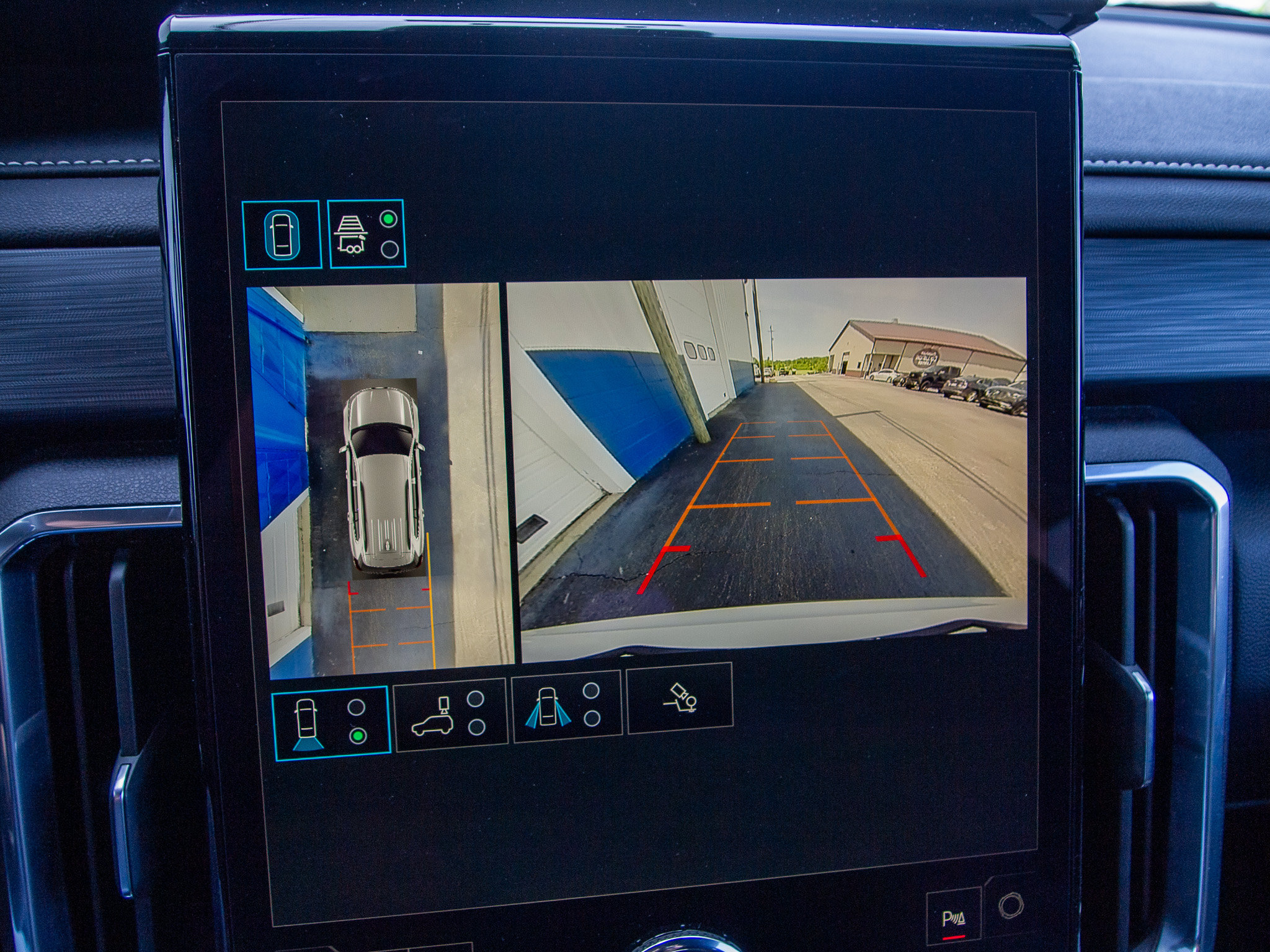 Used 2025 GMC Acadia Elevation FWD image 17