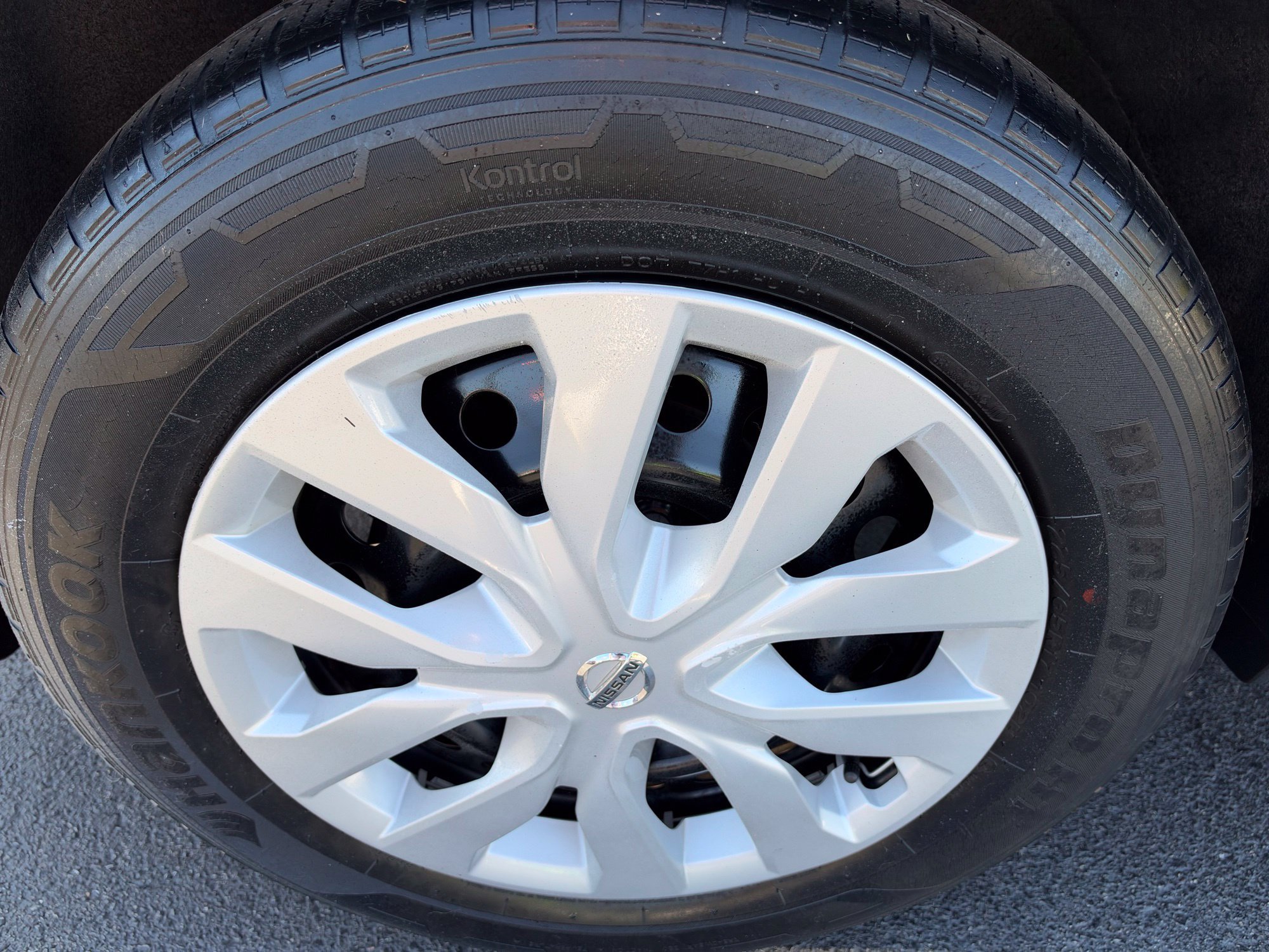Used 2018 Nissan Rogue S AWD/4WD image 6