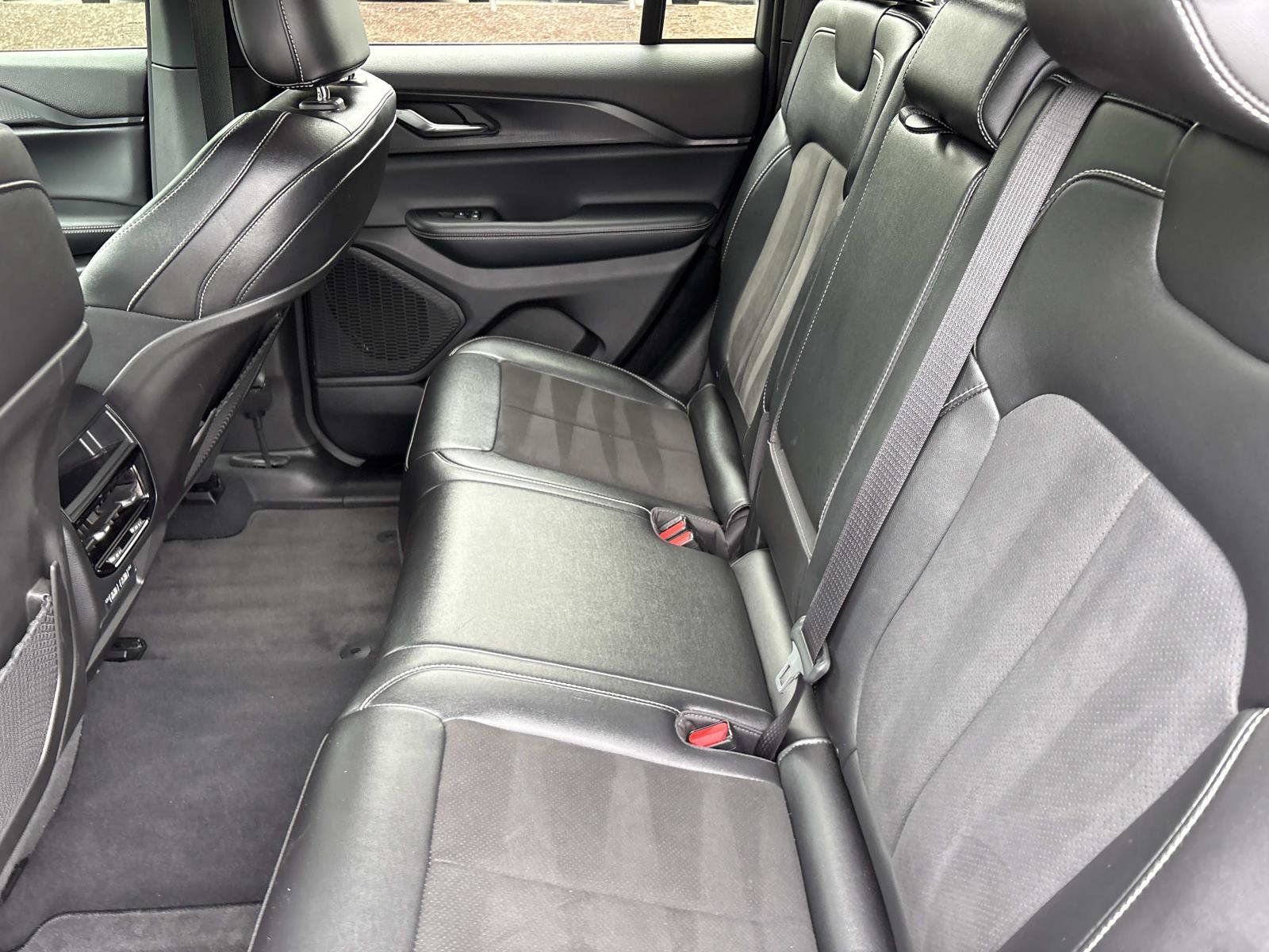 Used 2024 Jeep Grand Cherokee Altitude AWD/4WD image 31