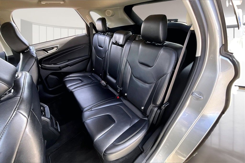 Used 2022 Ford Edge Titanium w/ Equipment Group 301A image 25
