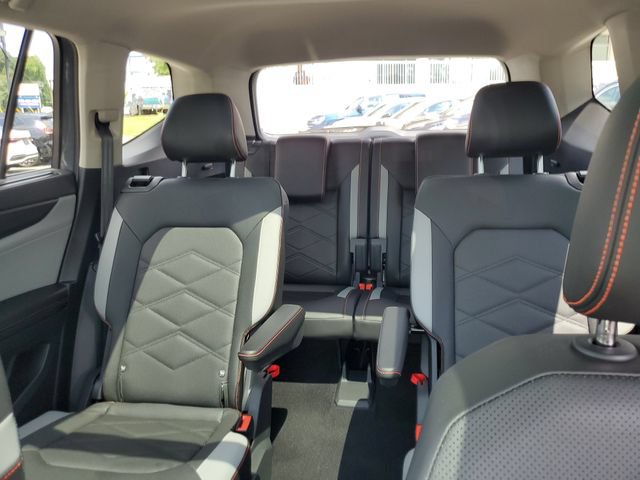 Certified 2025 Volkswagen Atlas Peak Edition SE AWD/4WD image 11