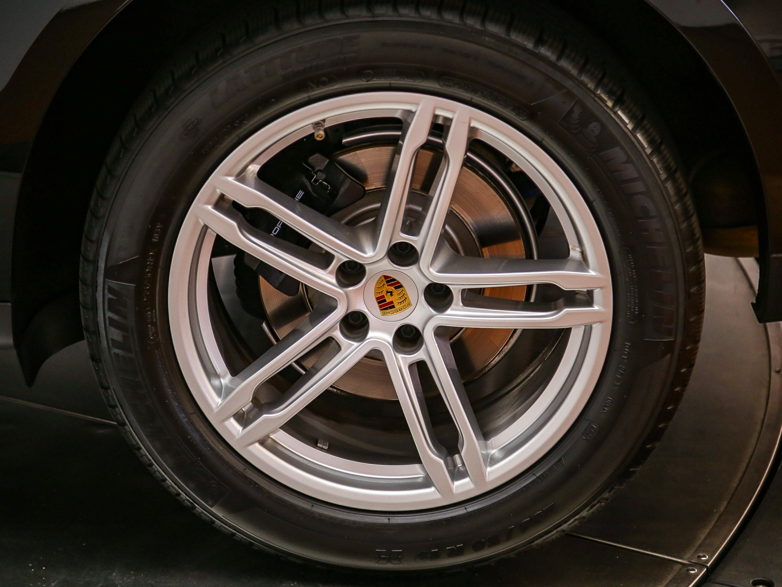 Certified 2025 Porsche Macan AWD/4WD image 14