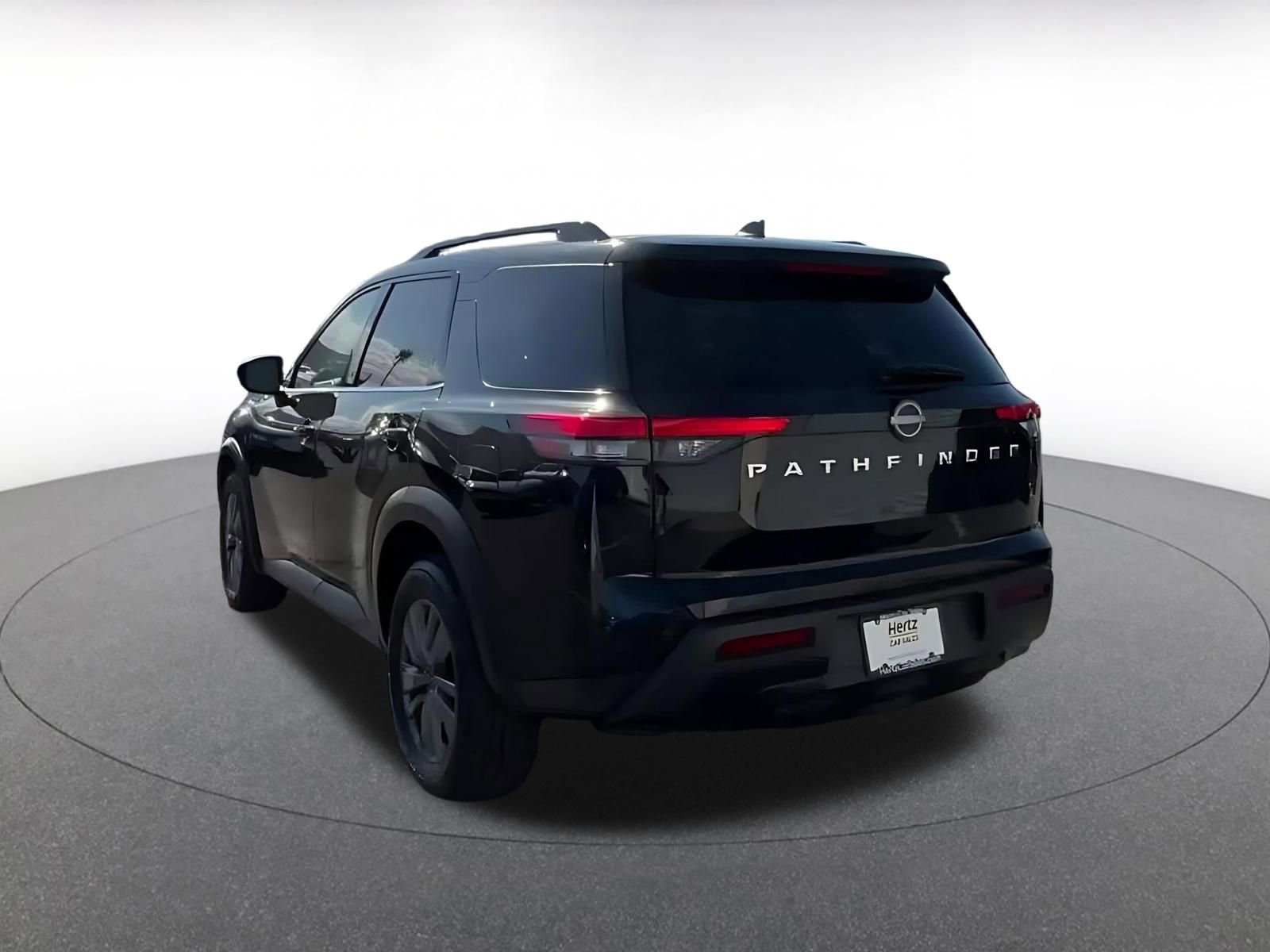 Used 2025 Nissan Pathfinder SV FWD image 11