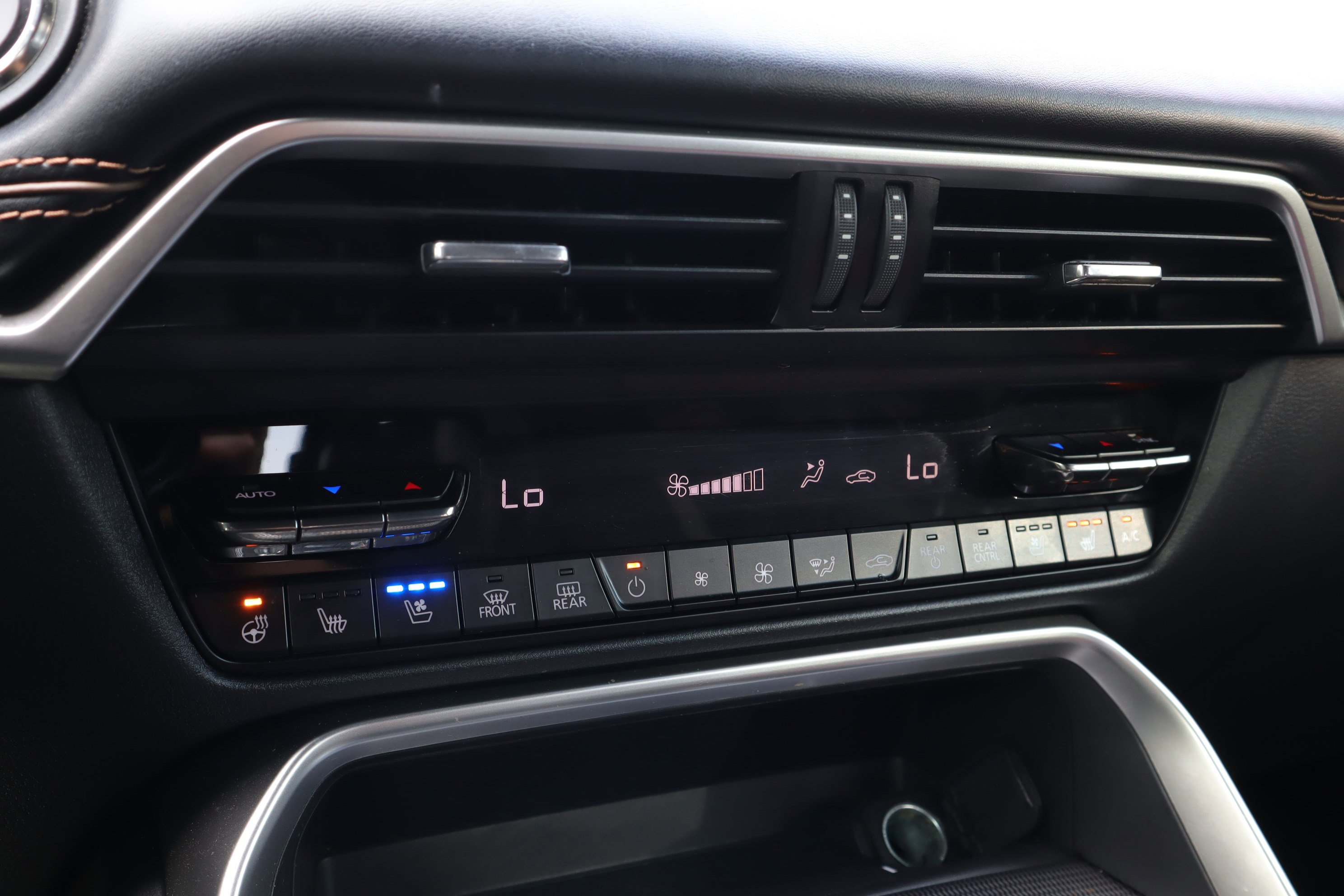 Certified 2024 MAZDA CX-90 3.3 Turbo w/ Premium Plus Pkg image 17