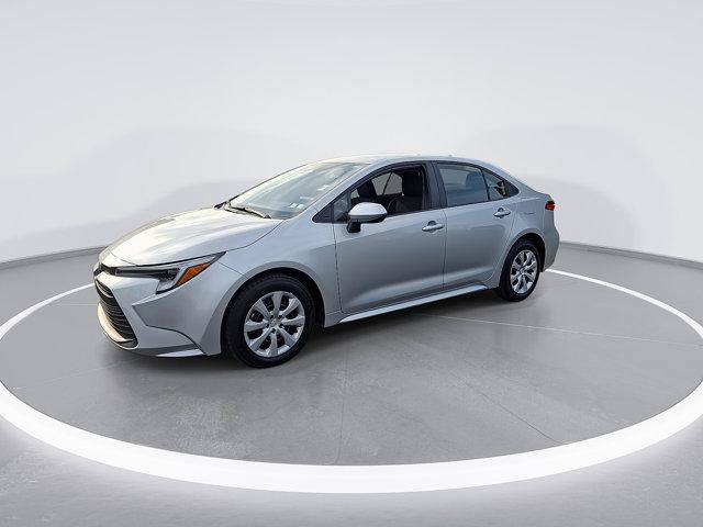 Certified 2025 Toyota Corolla LE FWD image 5