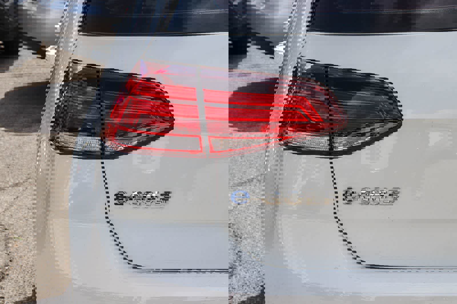 Used 2017 Volkswagen e-Golf SE image 7