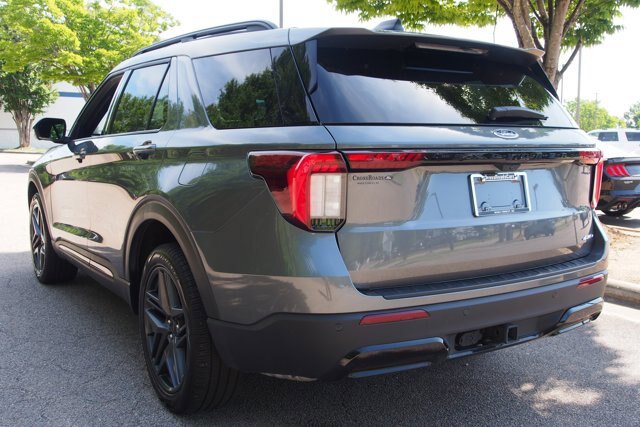 Certified 2025 Ford Explorer ST-Line w/ Premium Package AWD/4WD image 5