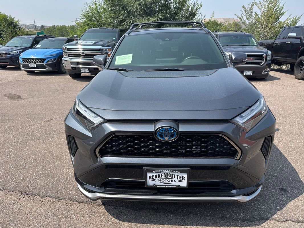 Used 2023 Toyota RAV4 SE image 2