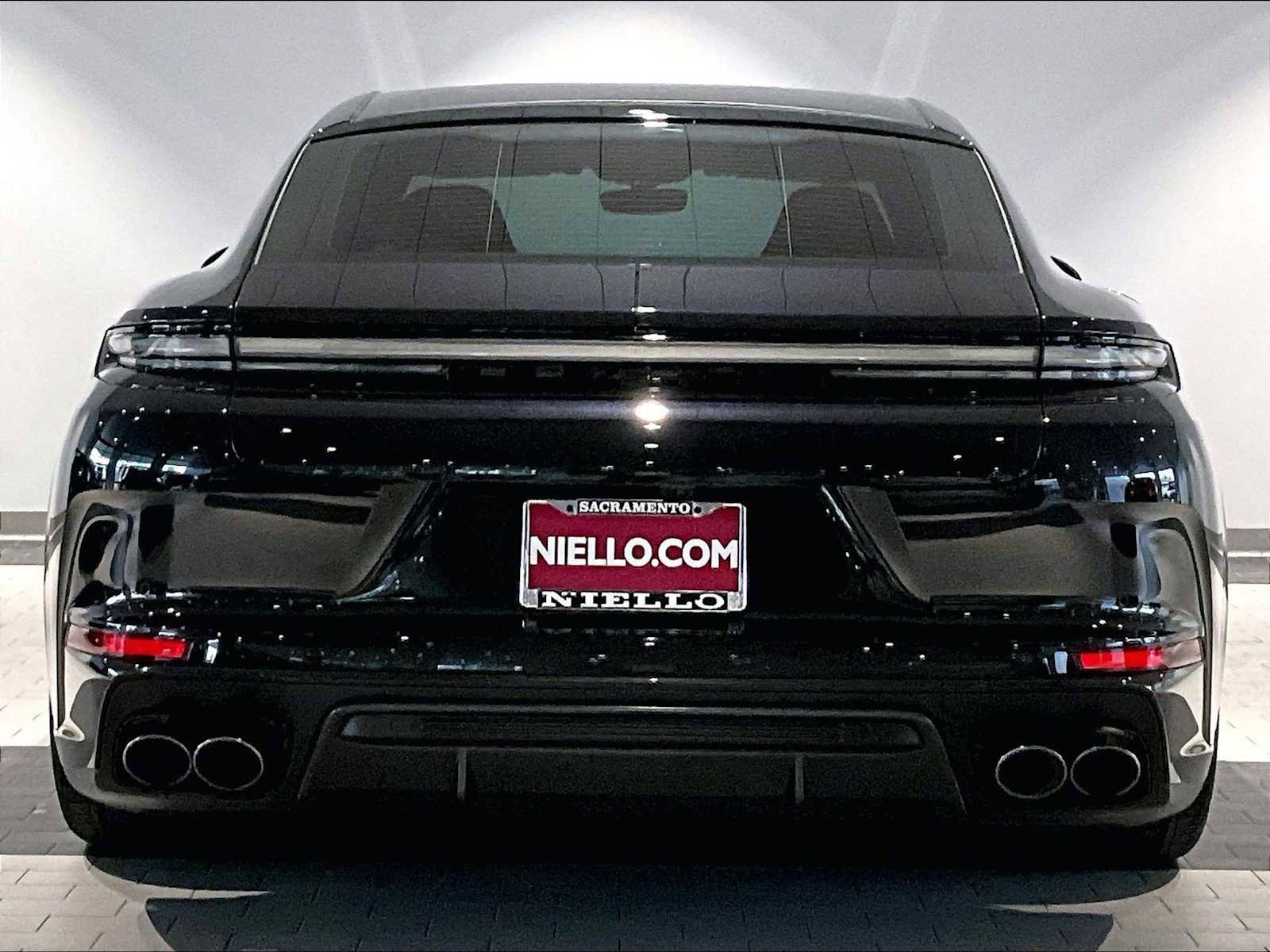 Used 2025 Porsche Panamera GTS image 9