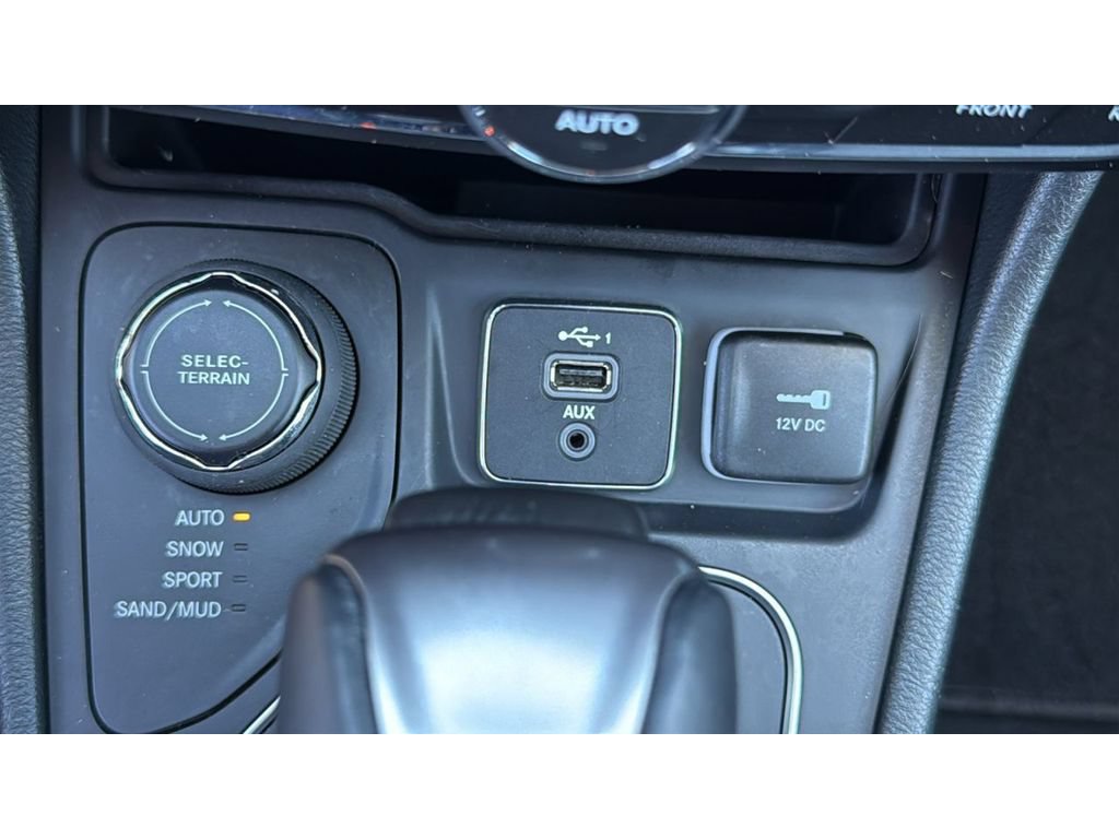 Used 2022 Jeep Cherokee Latitude Lux AWD/4WD image 24