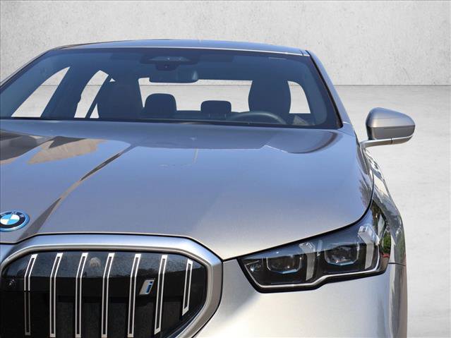 Used 2026 BMW i5 eDrive40 AWD/4WD image 2