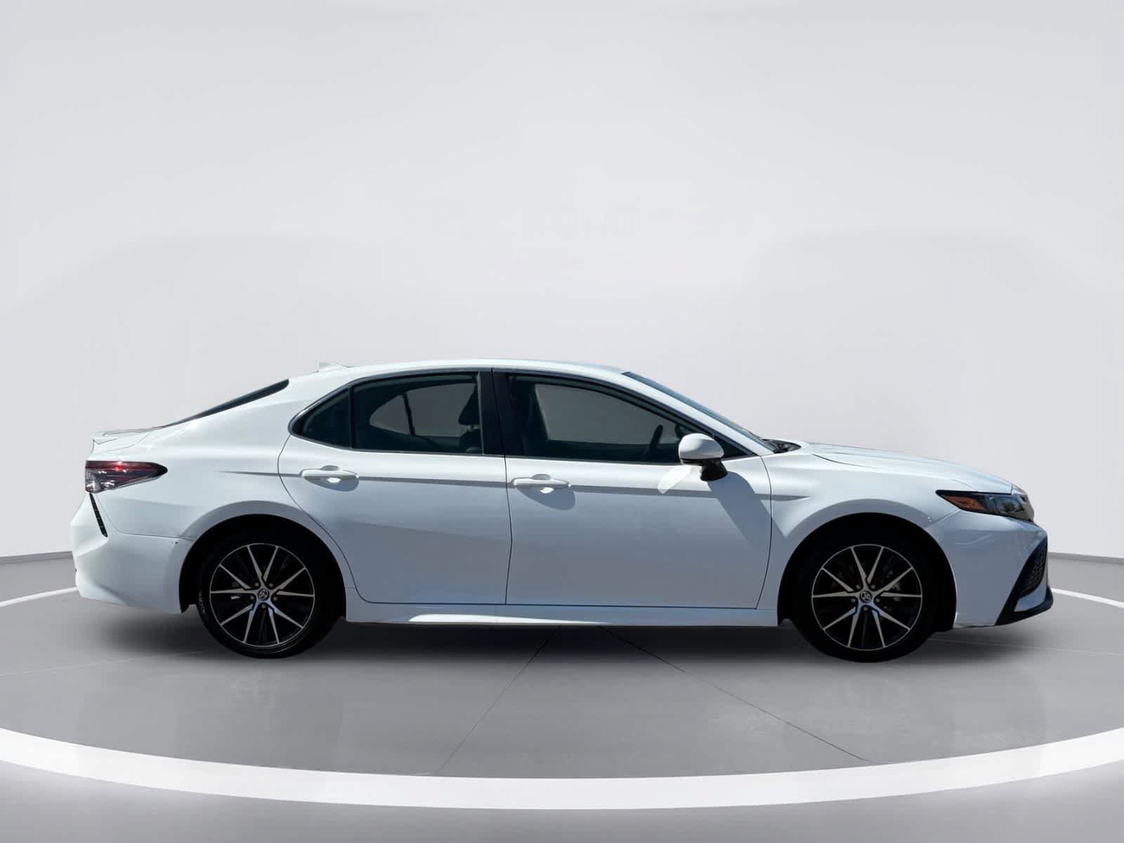 Used 2024 Toyota Camry SE FWD image 8