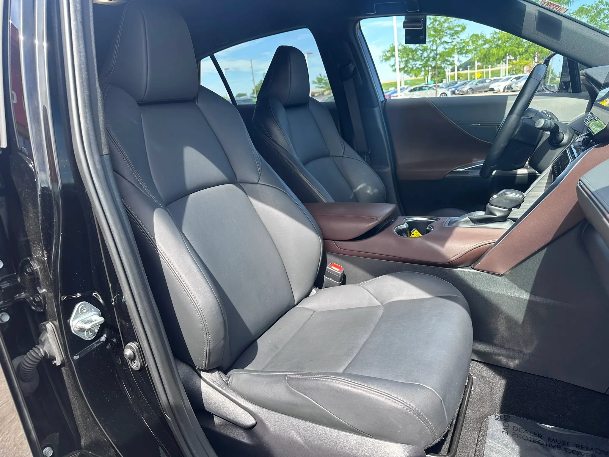 Used 2024 Toyota Venza XLE AWD/4WD image 11