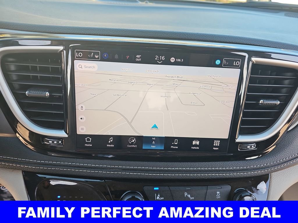 Used 2024 Chrysler Pacifica Select image 24