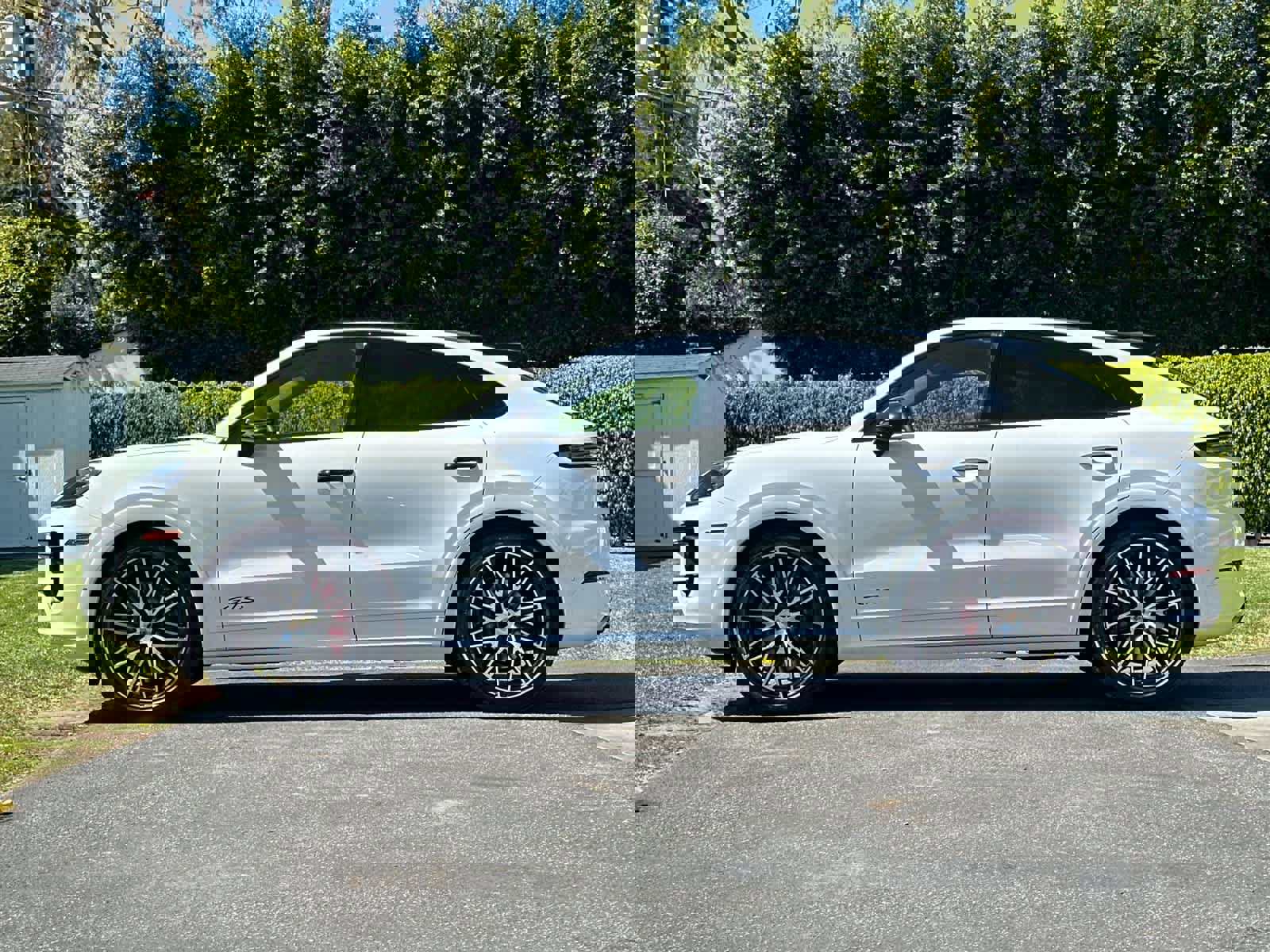New 2026 Porsche Cayenne GTS image 2