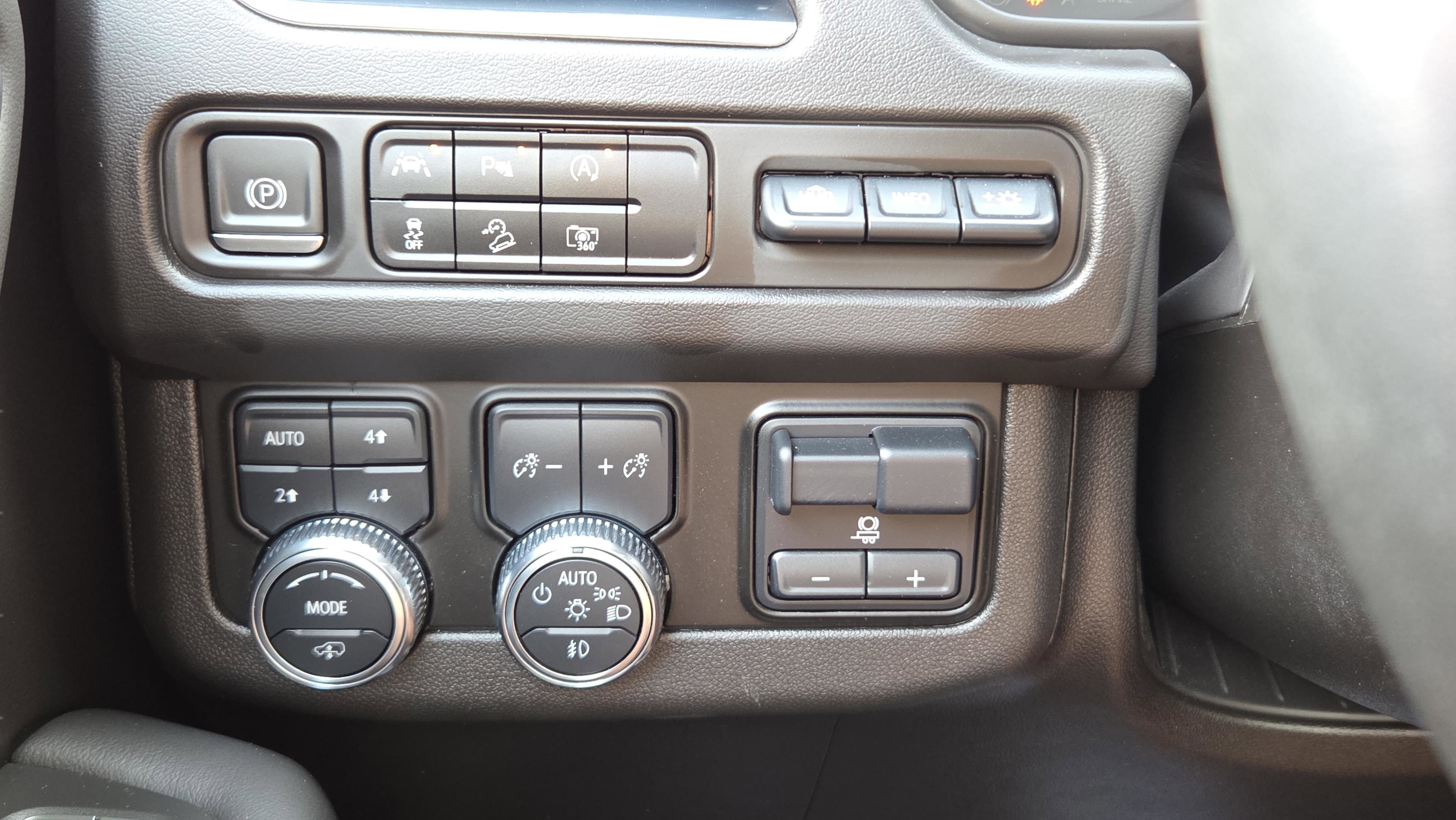 Used 2023 GMC Yukon XL AT4 w/ AT4 Premium Plus Package AWD/4WD image 26