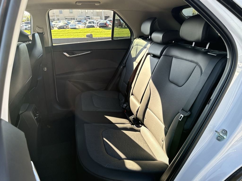 Used 2025 Kia Niro SX Touring image 30