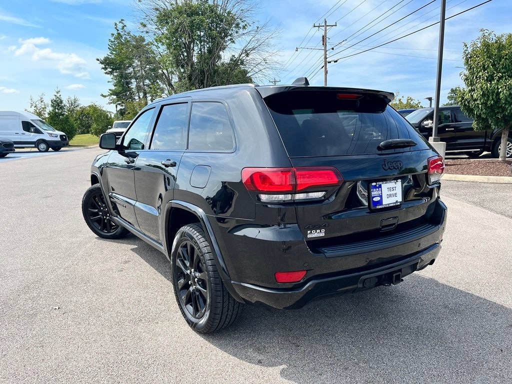 Used 2022 Jeep Grand Cherokee Laredo X AWD/4WD image 4