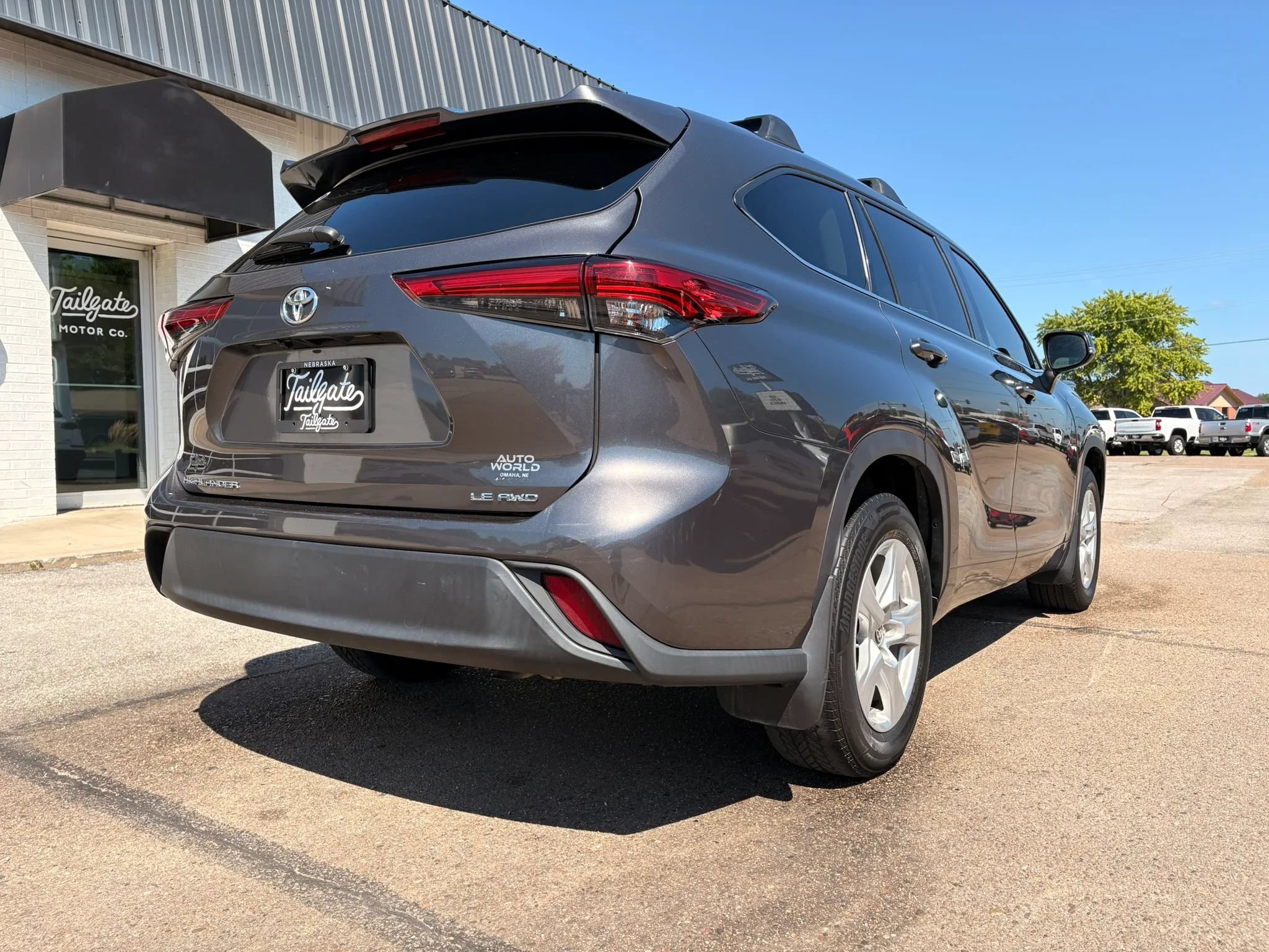 Used 2022 Toyota Highlander LE AWD/4WD image 7