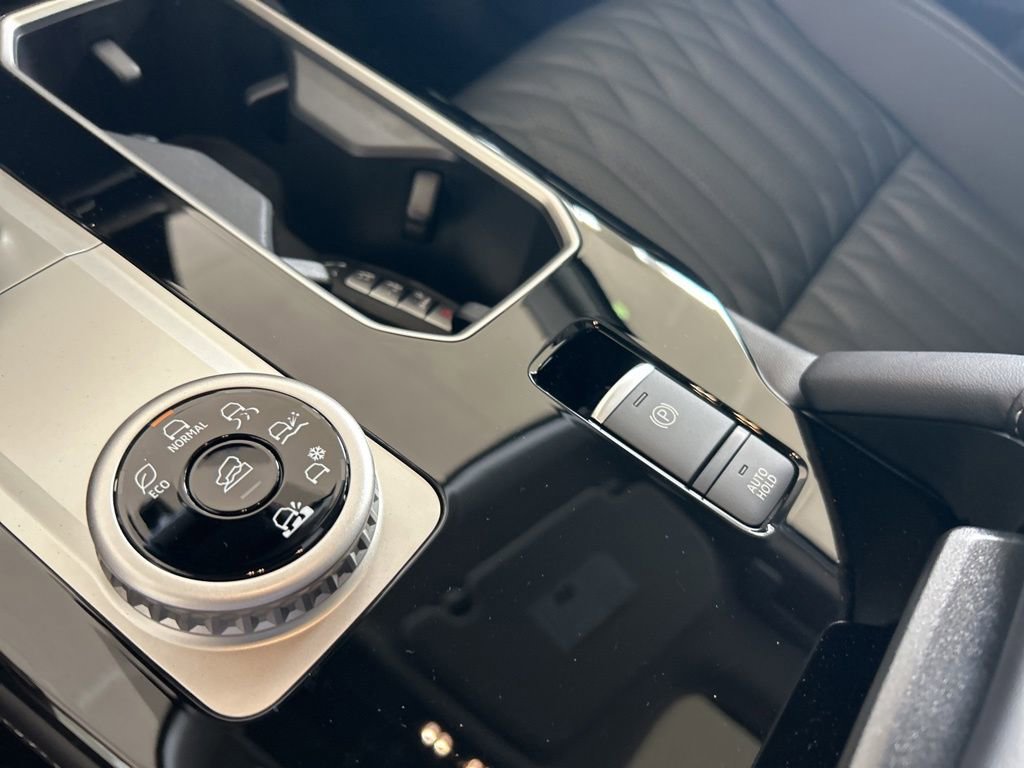 New 2026 Mitsubishi Outlander AWD image 9