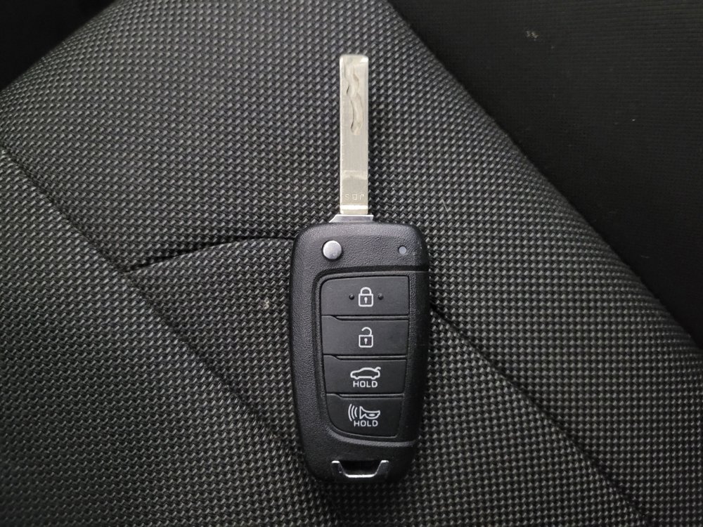 Used 2025 Hyundai Elantra SE w/ Cargo Package FWD image 32