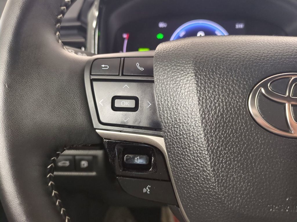 Used 2025 Toyota Camry SE w/ Multimedia Upgrade Package image 31